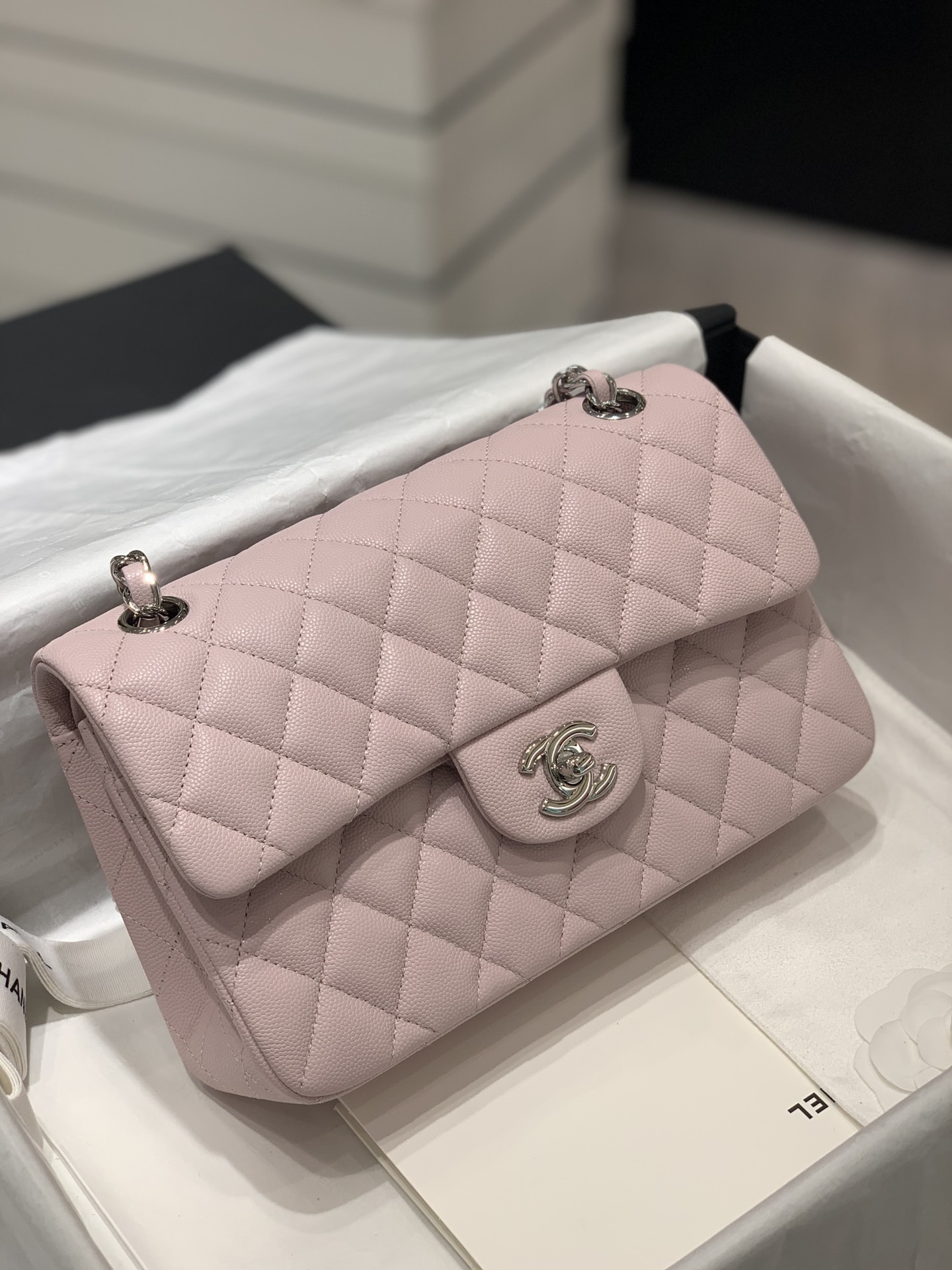 新颜色到货  【真品级】Chanel CF 23cm  新颜色️浅粉+银扣  法国原厂Haas球纹鱼子酱牛皮 23