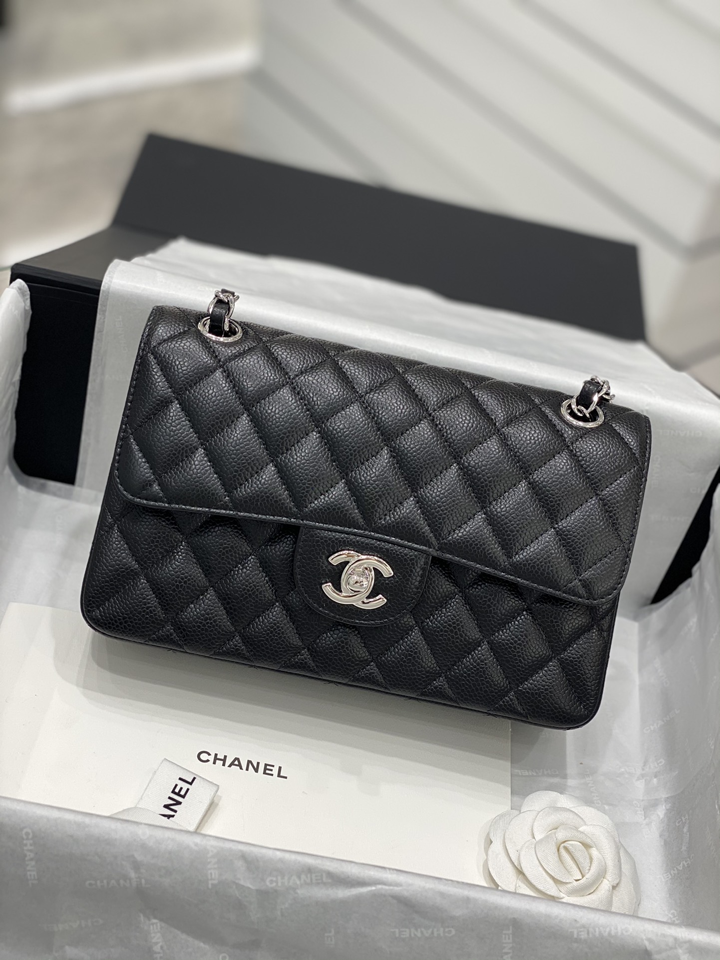 现货现货  【真品级】Chanel   黑色银扣  法国原厂Hass球纹鱼子酱牛皮 23cm  ～原厂皮～～数量不多～