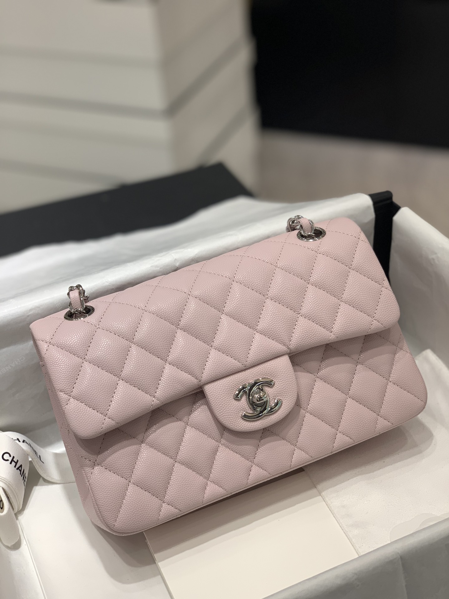 新颜色到货  【真品级】Chanel CF 23cm  新颜色️浅粉+银扣  法国原厂Haas球纹鱼子酱牛皮 23