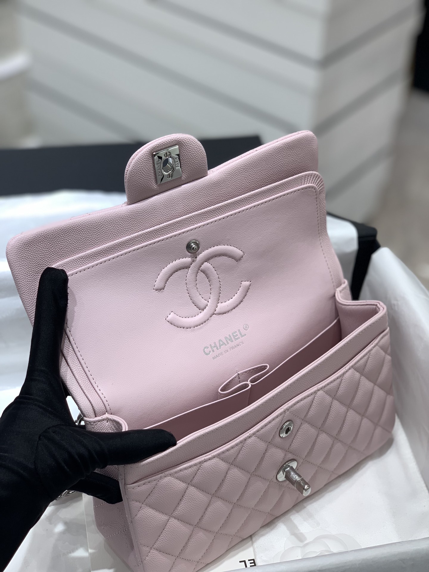 新颜色到货  【真品级】Chanel CF 23cm  新颜色️浅粉+银扣  法国原厂Haas球纹鱼子酱牛皮 23