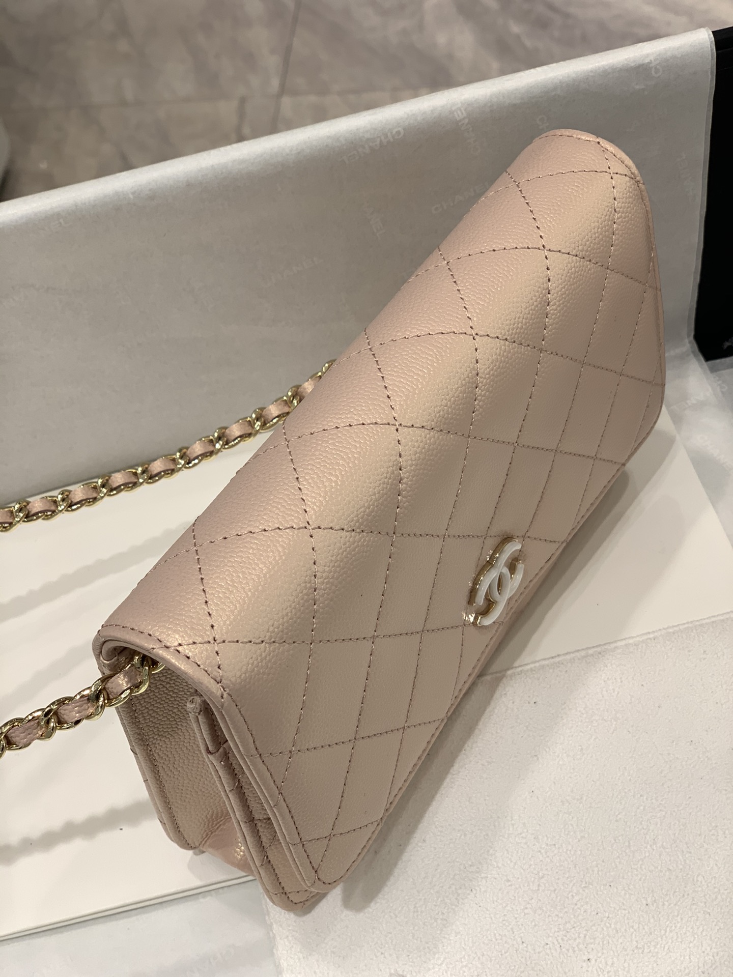 【按扣版】 Chanel Woc 新款变色woc 珠光皮 不同光线变换出炫彩 19.5-13-3.5cm