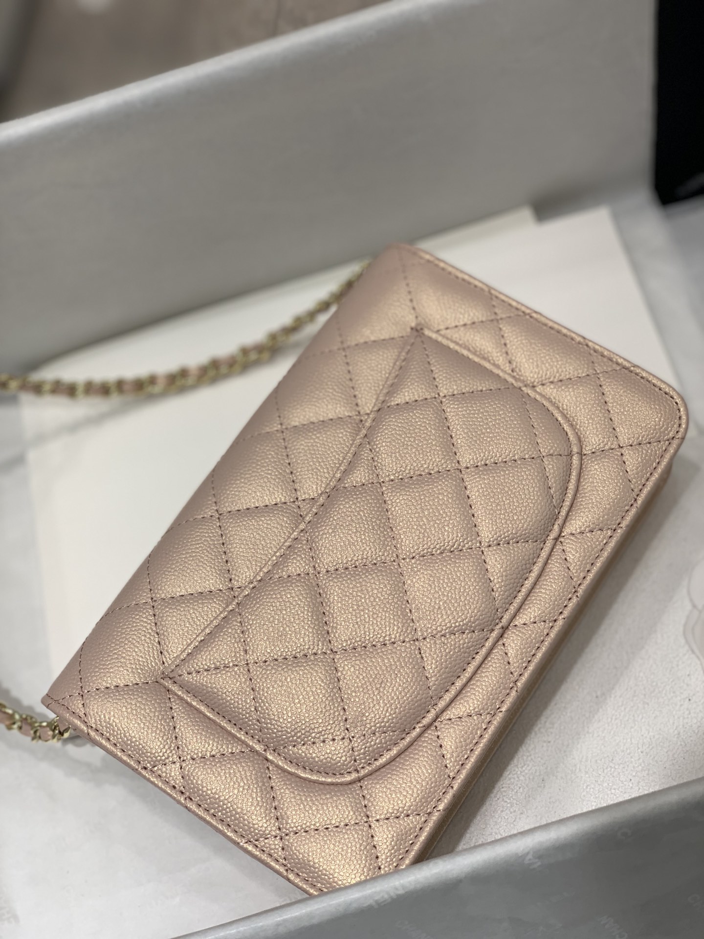 【按扣版】 Chanel Woc 新款变色woc 珠光皮 不同光线变换出炫彩 19.5-13-3.5cm