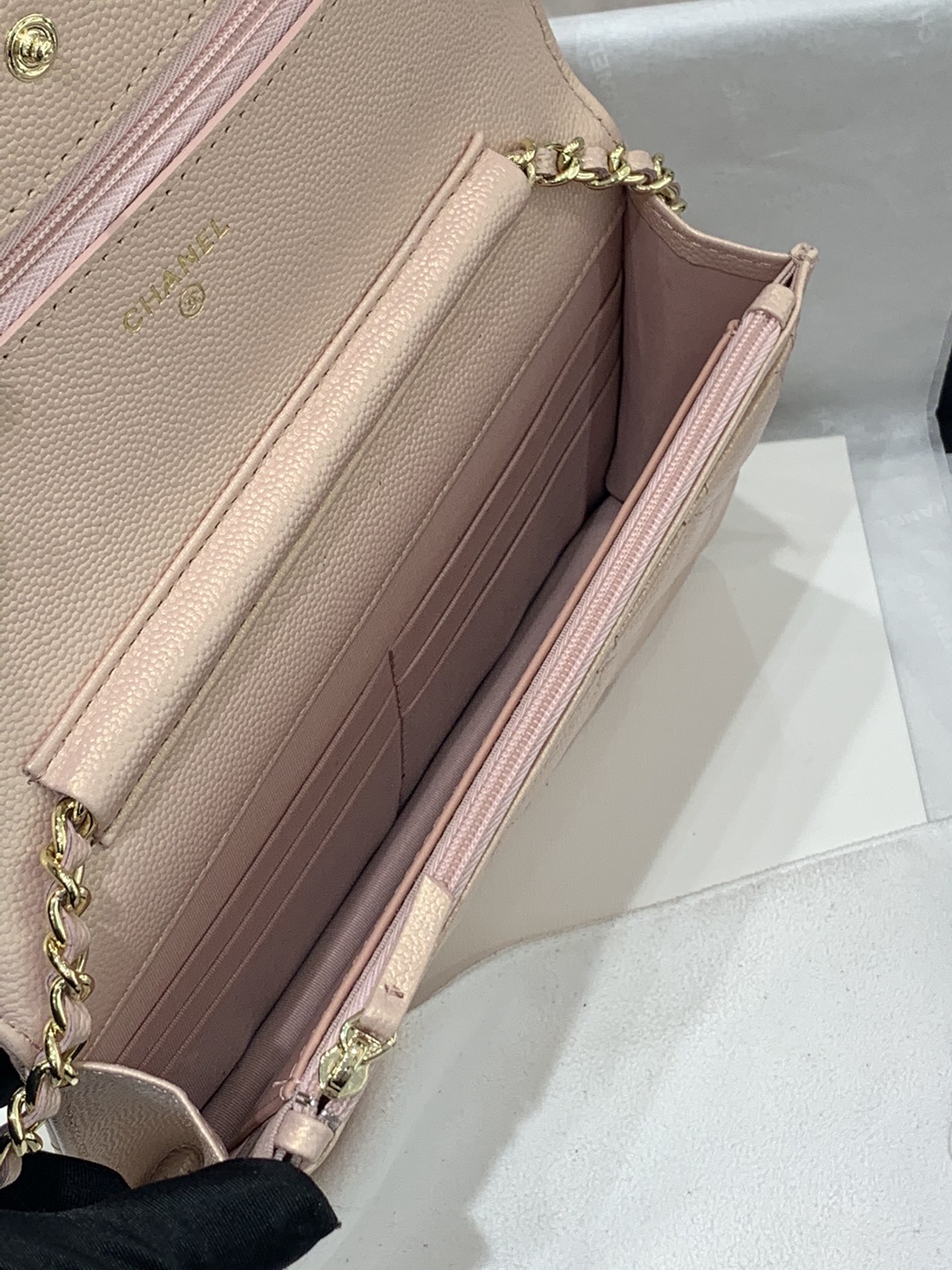 【按扣版】 Chanel Woc 新款变色woc 珠光皮 不同光线变换出炫彩 19.5-13-3.5cm