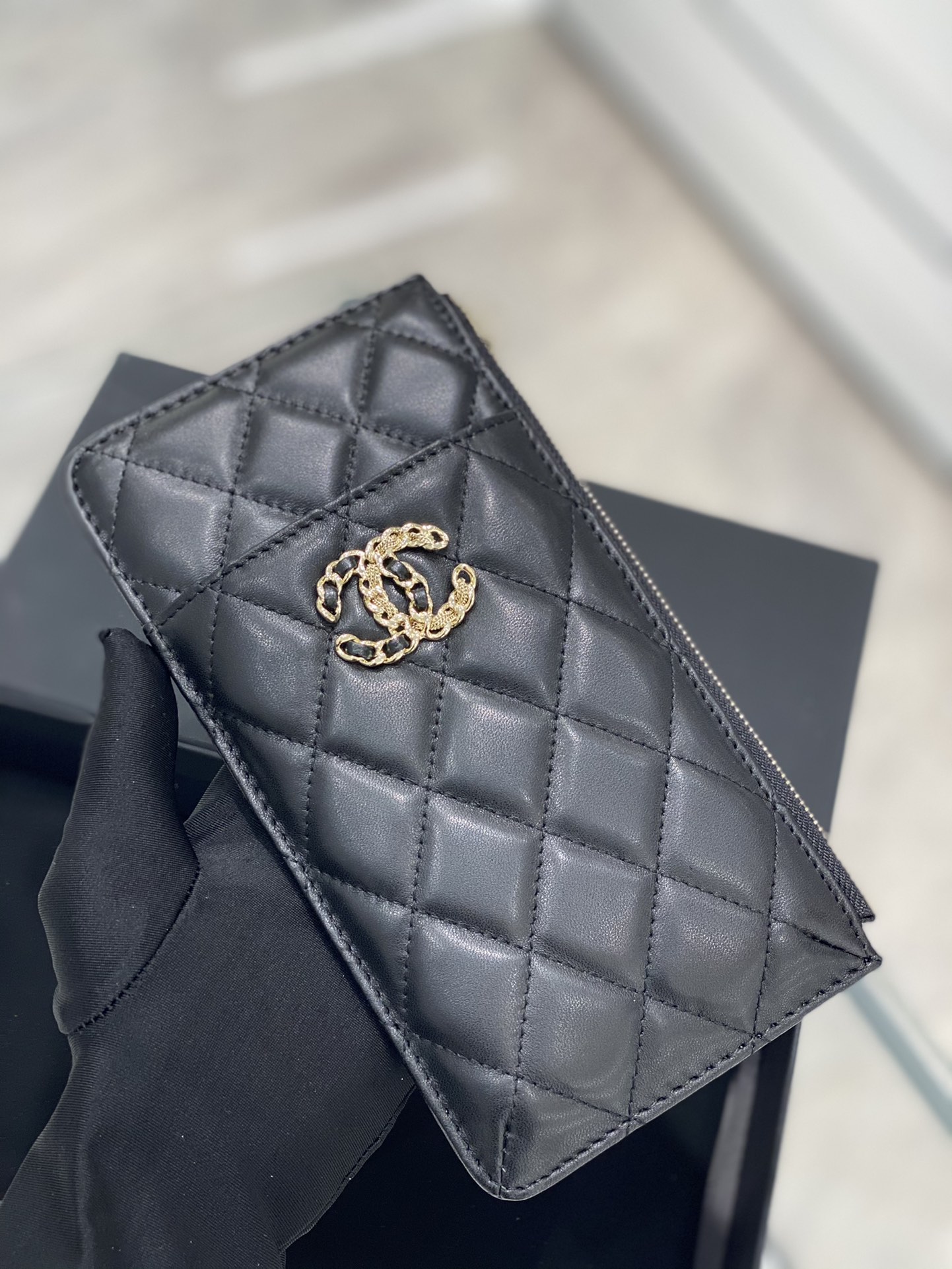 新款Chanel手机包 全新Logo设计 小羊皮 5个卡位+一个拉链隔层+手机位 19.5*10*3