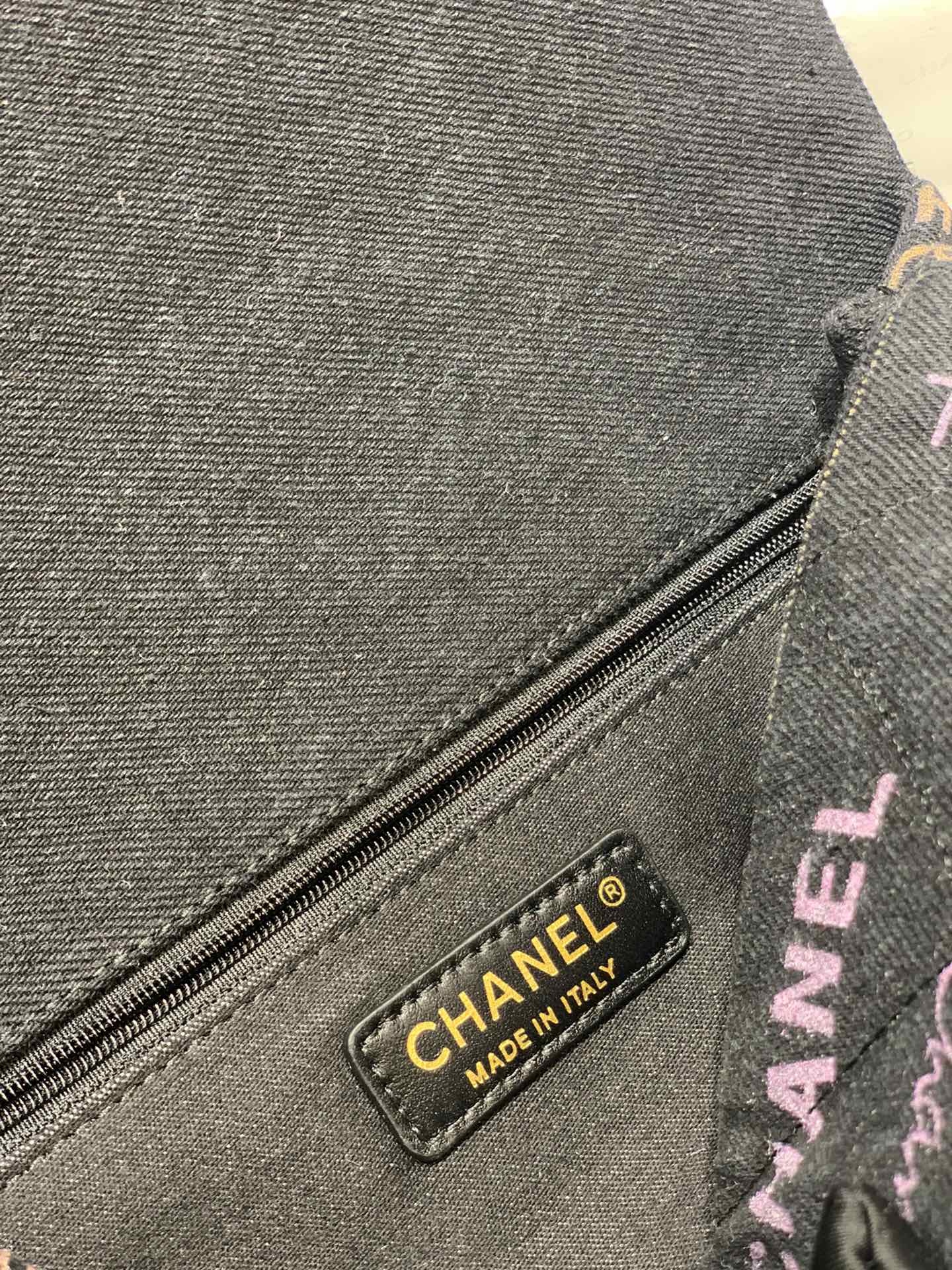 Chanel 22p  涂鸦牛仔cf包 ️碳灰色 大号 28×6×16cm