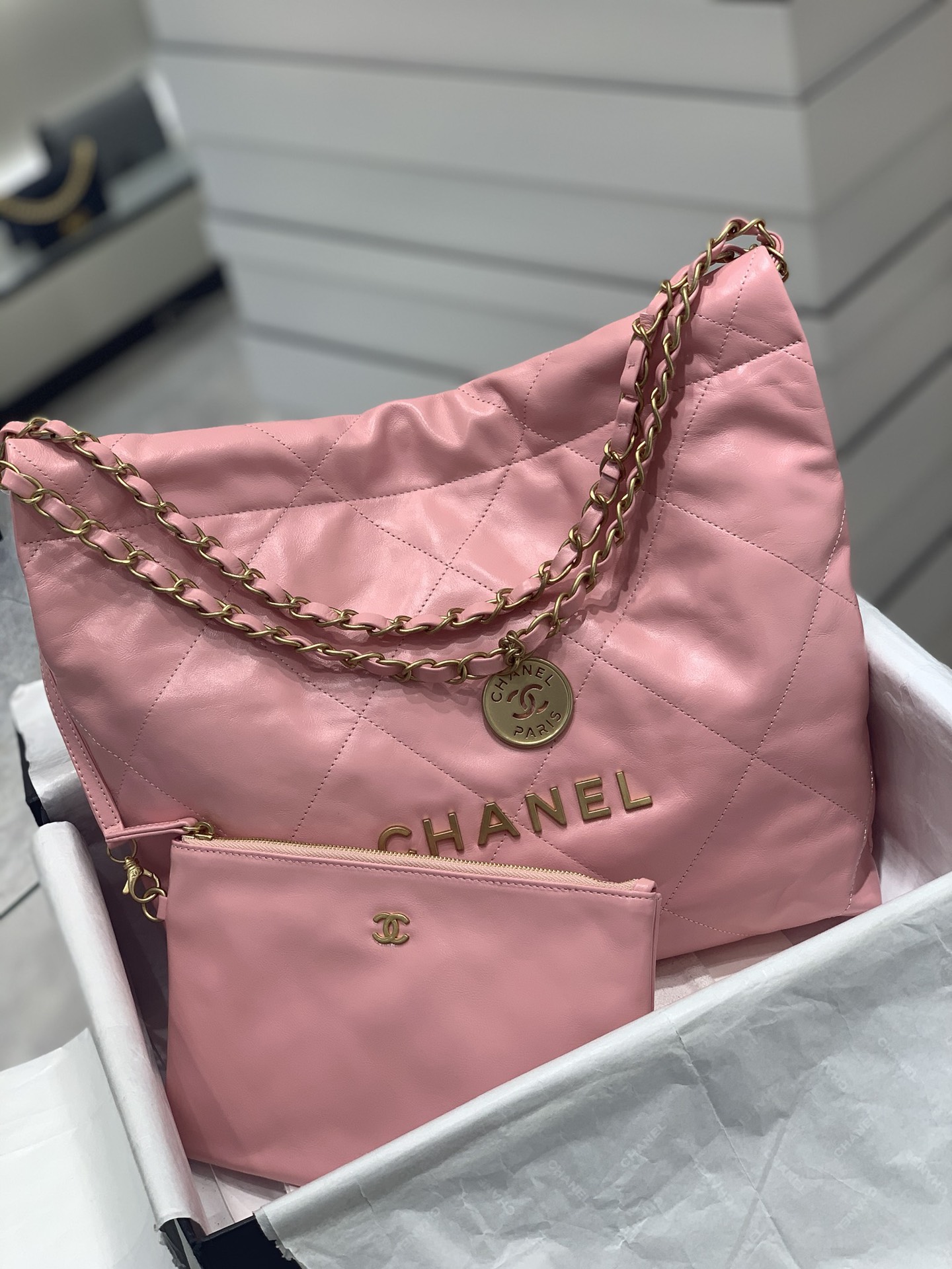 Túi Chanel 22 Small Handbag hồng coral gold da bê 34cm best quality
