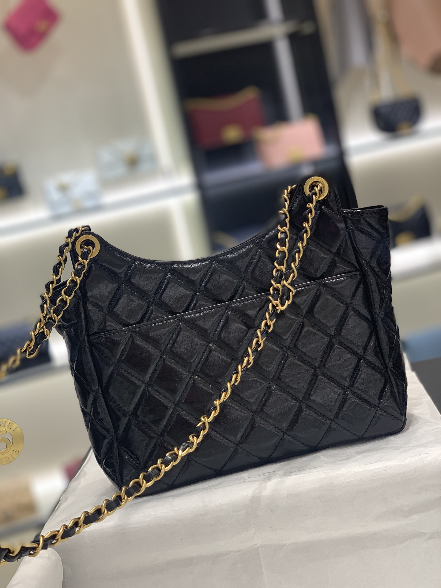 Chanel 23C Hobo嬉皮包黑色中号【现货】 漆皮风格 油蜡牛皮 小号：17*19*6cm 中号：21.5*22.5*7cm