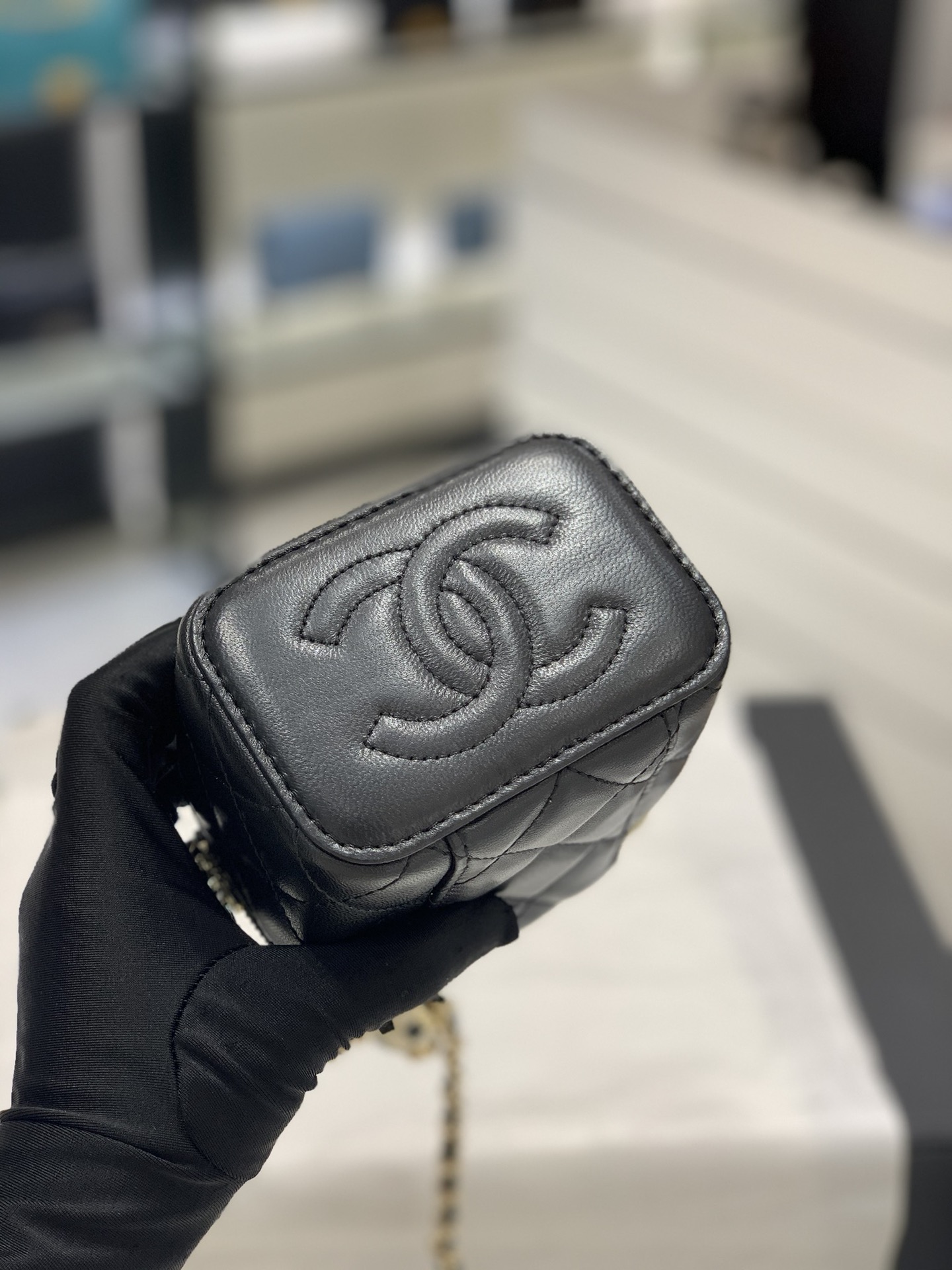 Chanel 23C世界杯足球️小盒子现货 黑白珐琅球 11cm 黑色菱格口红包