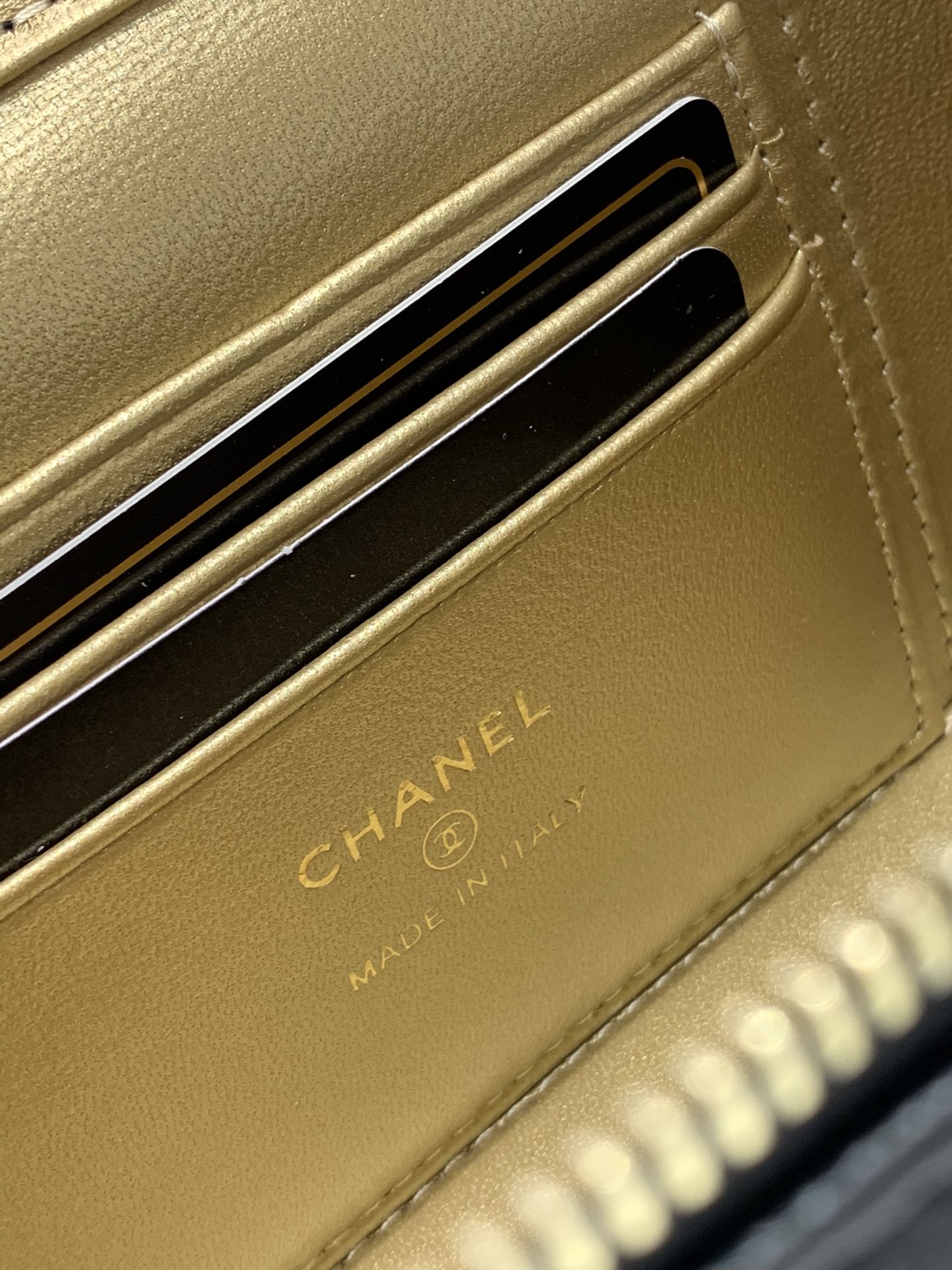 Chanel 23C世界杯足球️长盒子现货 黑白珐琅球 长盒子：16.5*10*8cm