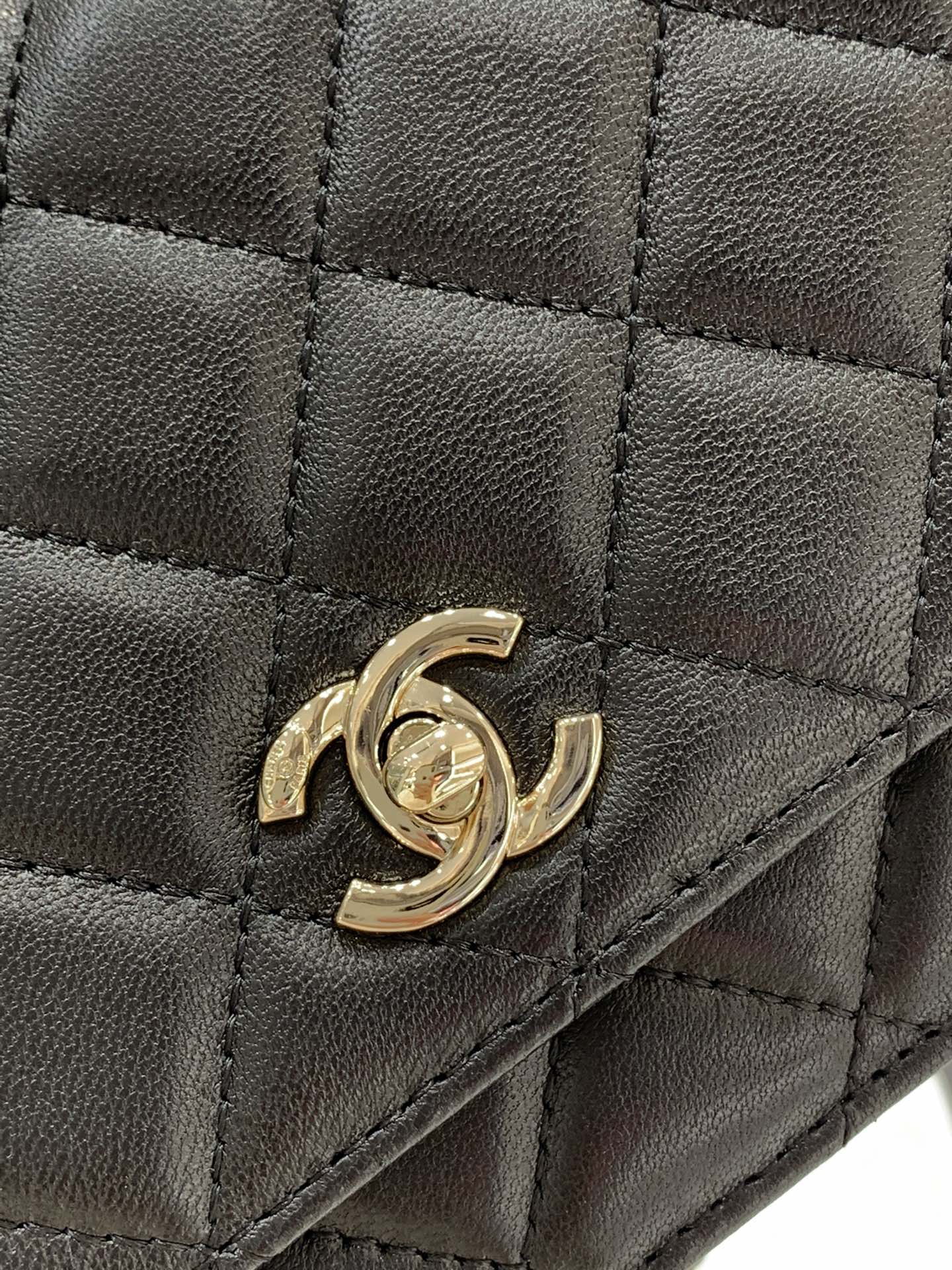 Chanel 23C世界杯足球️woc现货 小香经典配色 运动风挂饰 19cm