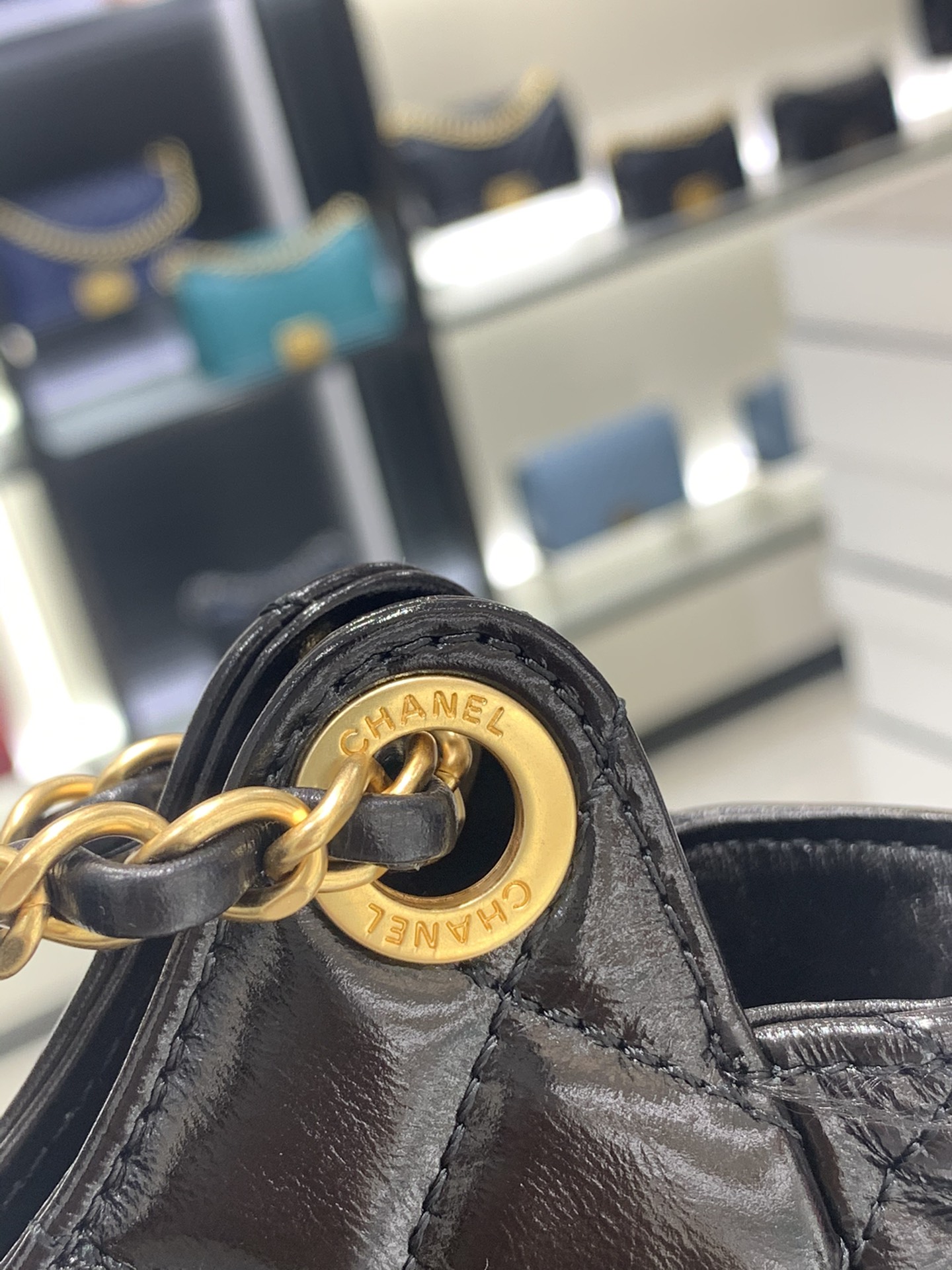 Chanel 23C Hobo嬉皮包黑色中号【现货】 漆皮风格 油蜡牛皮 小号：17*19*6cm 中号：21.5*22.5*7cm