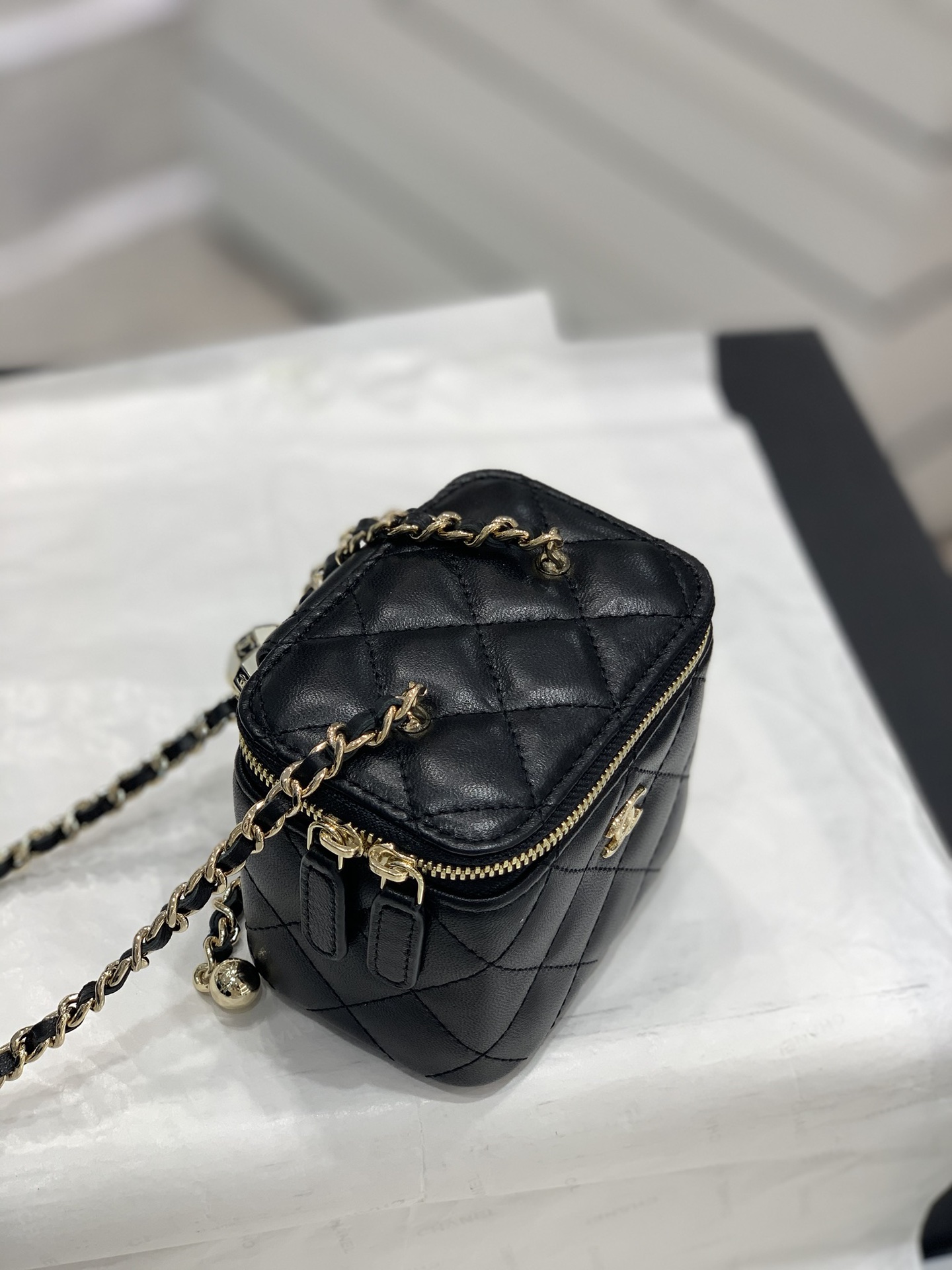 Chanel 23C世界杯足球️小盒子现货 黑白珐琅球 11cm 黑色菱格口红包