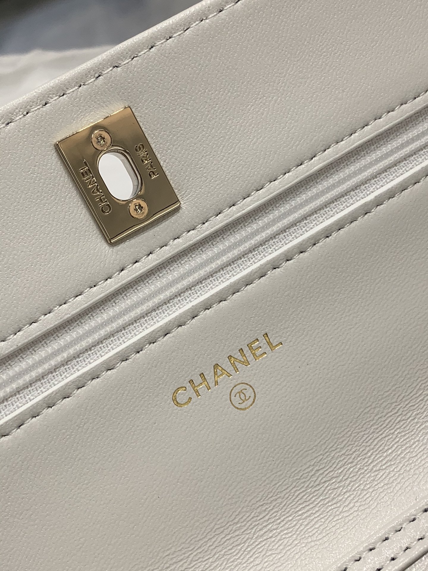 Chanel 23C世界杯足球️woc现货 黑白珐琅球 小香经典配色 19-3.5-12cm