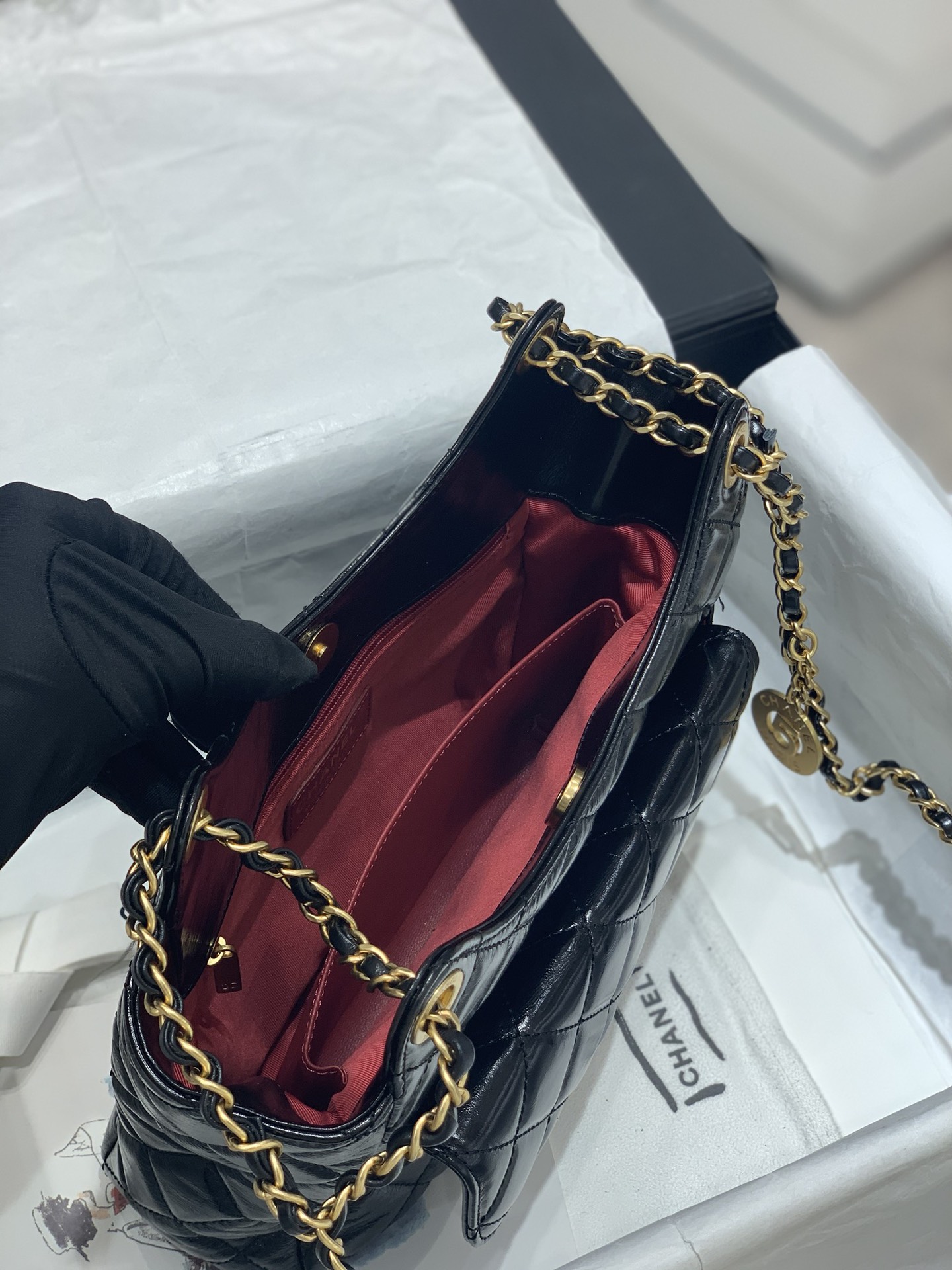 Chanel 23C Hobo嬉皮包黑色中号【现货】 漆皮风格 油蜡牛皮 小号：17*19*6cm 中号：21.5*22.5*7cm