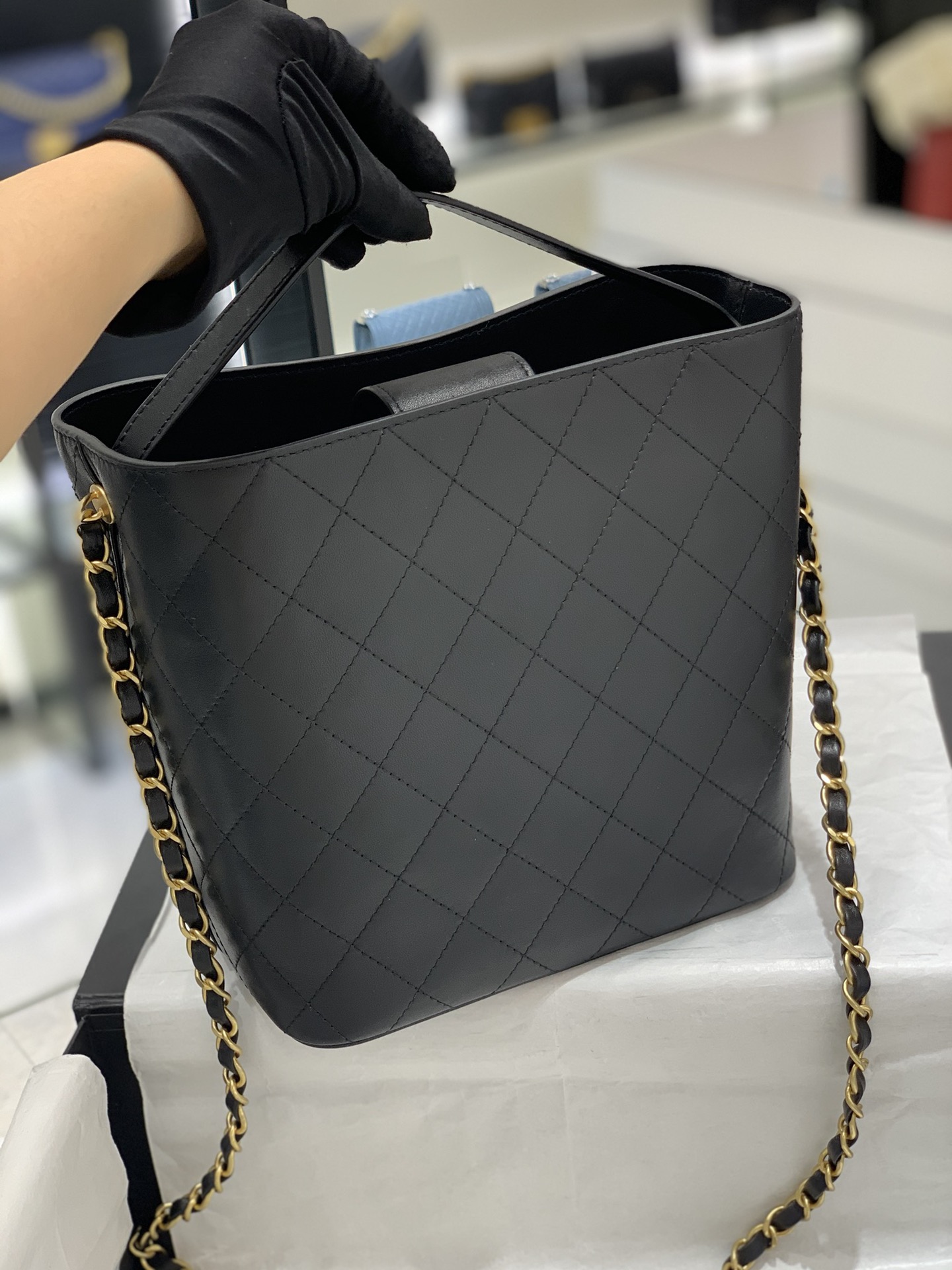 Chanel 22b Bucket bag 水桶包小牛皮 包里面两侧有拉链袋和小口袋  日常出门必备 手拎 、单肩、斜挎 21-20-13（开口尺寸26cm）