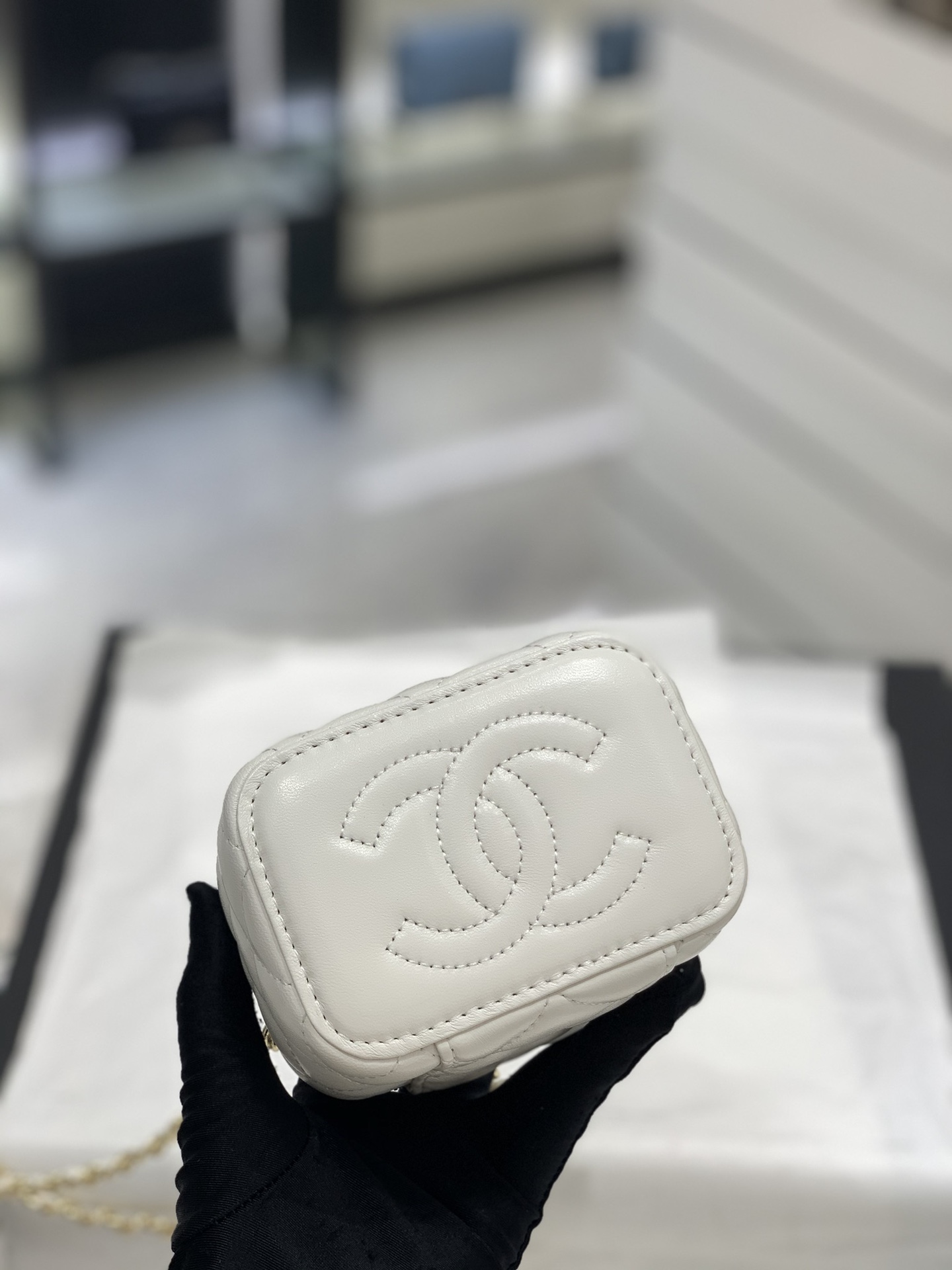 Chanel 23C世界杯足球️小盒子现货 黑白珐琅球 小盒子：11*8.5*7cm 白色菱格口红包