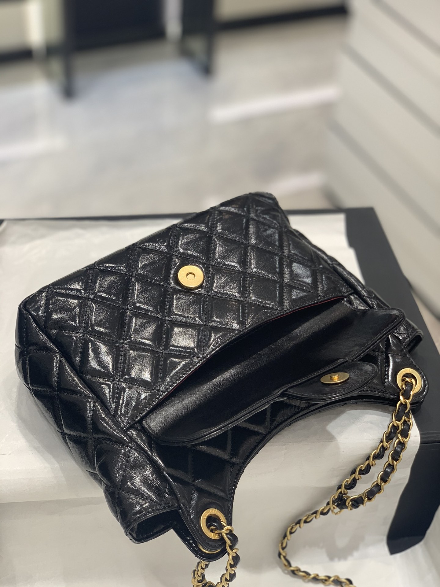 Chanel 23C Hobo嬉皮包黑色中号【现货】 漆皮风格 油蜡牛皮 小号：17*19*6cm 中号：21.5*22.5*7cm