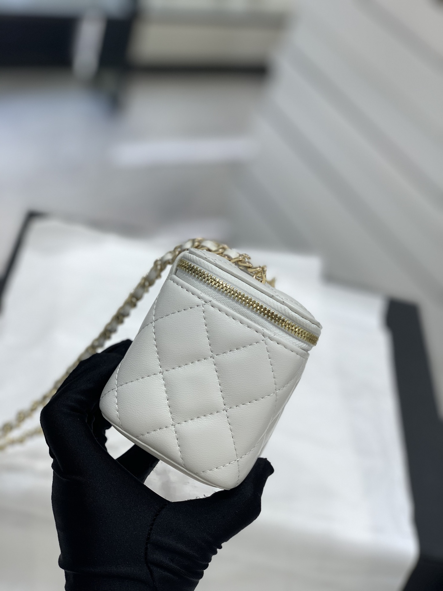 Chanel 23C世界杯足球️小盒子现货 黑白珐琅球 小盒子：11*8.5*7cm 白色菱格口红包