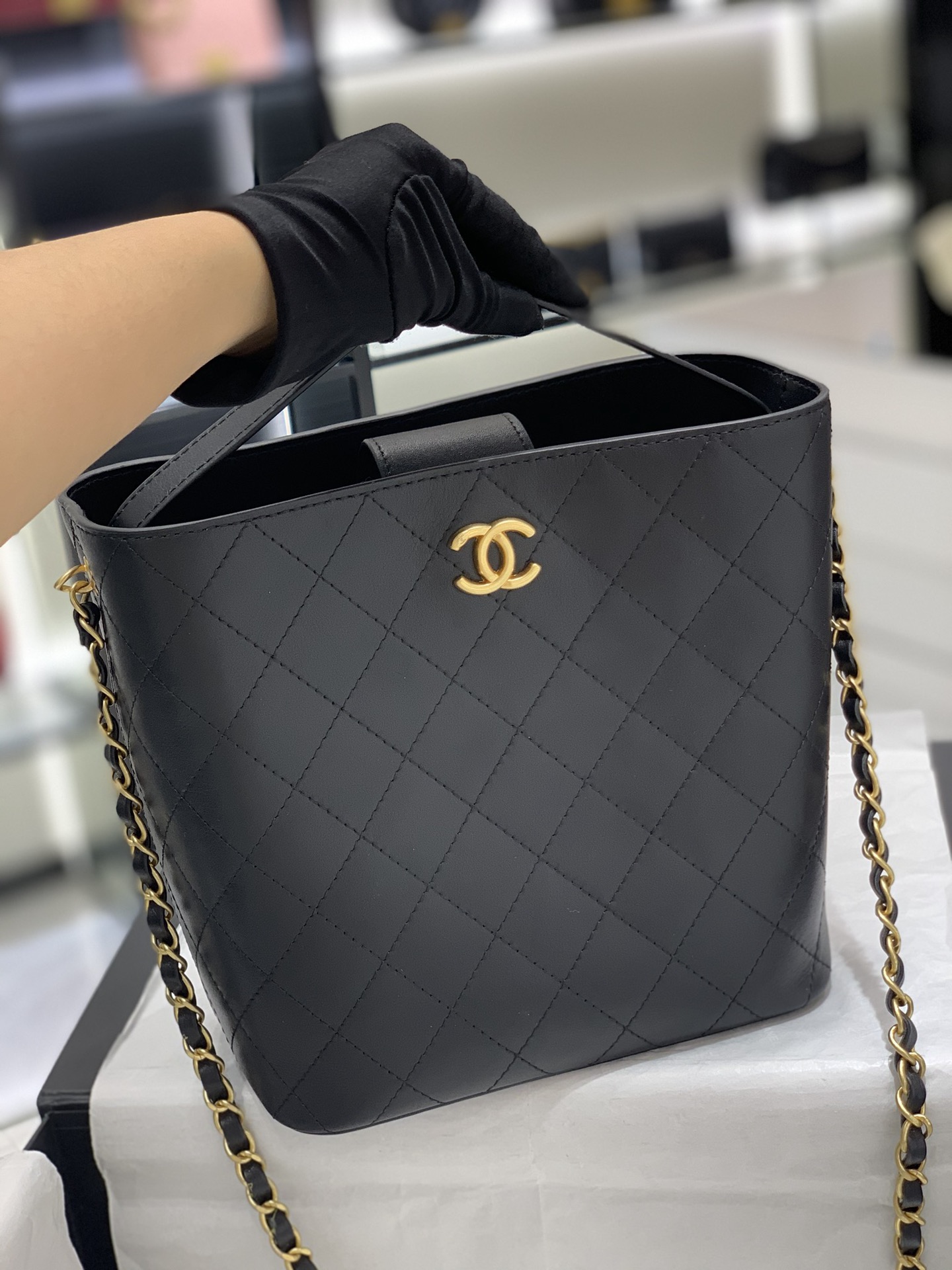 Chanel 22b Bucket bag 水桶包小牛皮 包里面两侧有拉链袋和小口袋  日常出门必备 手拎 、单肩、斜挎 21-20-13（开口尺寸26cm）