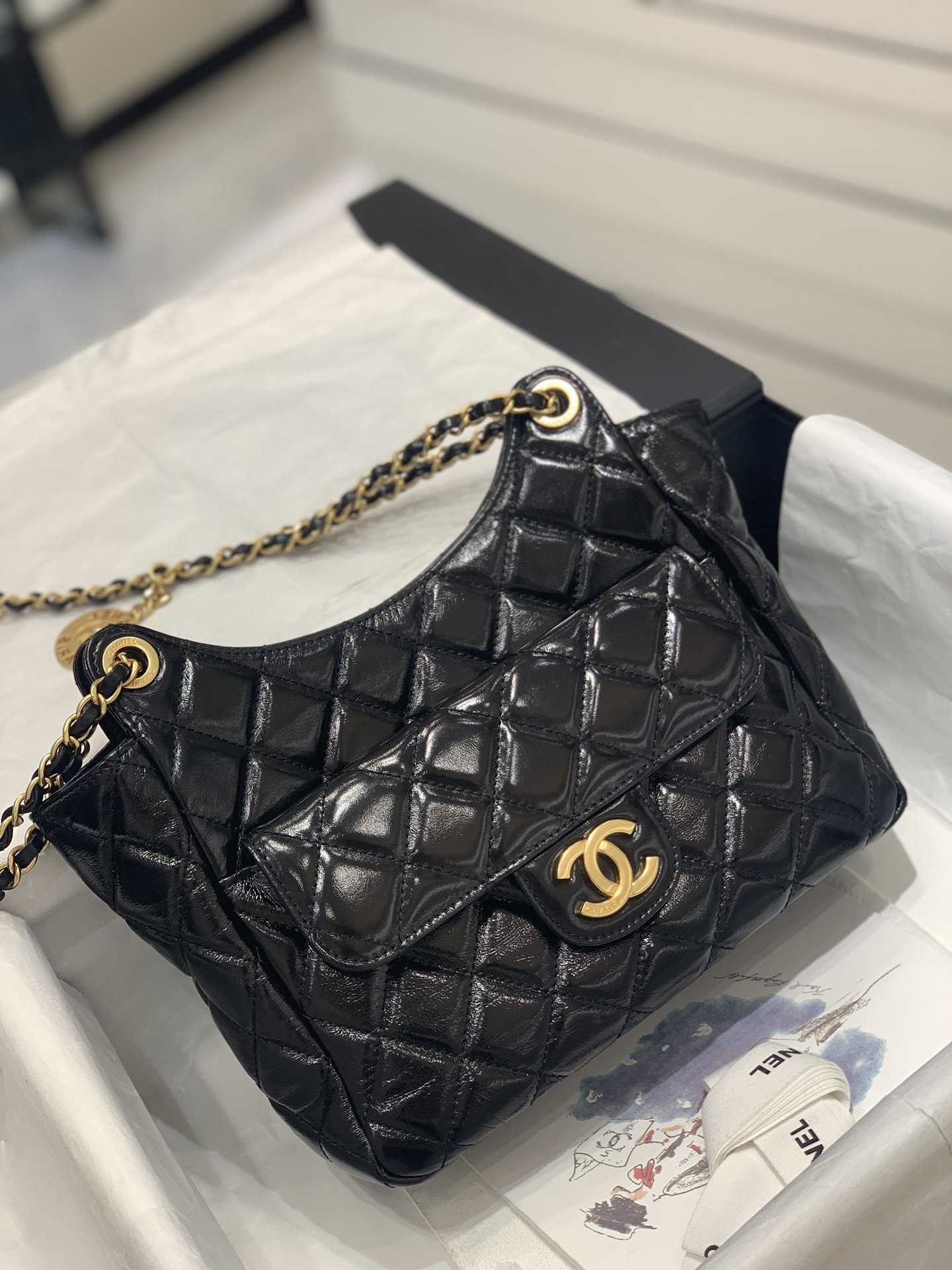 Chanel 23C Hobo嬉皮包黑色中号【现货】 漆皮风格 油蜡牛皮 小号：17*19*6cm 中号：21.5*22.5*7cm