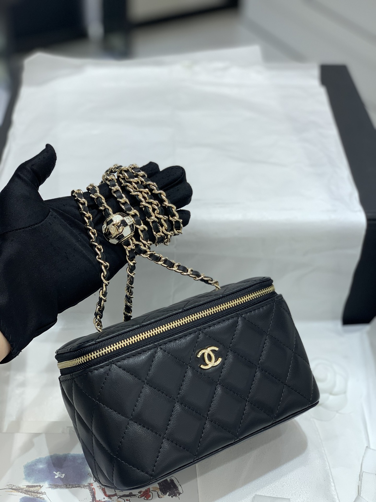 Chanel 23C世界杯足球️长盒子现货 黑白珐琅球 长盒子：16.5*10*8cm