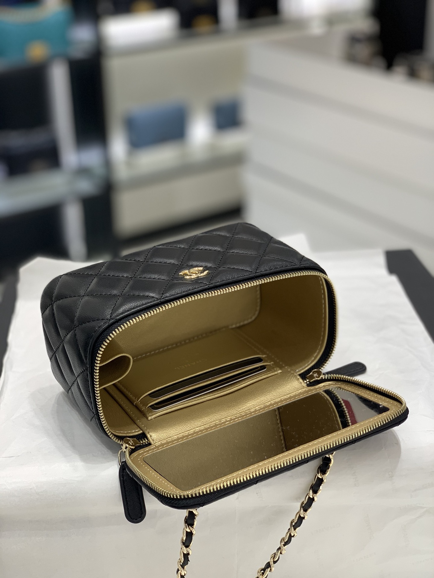 Chanel 23C世界杯足球️长盒子现货 黑白珐琅球 长盒子：16.5*10*8cm