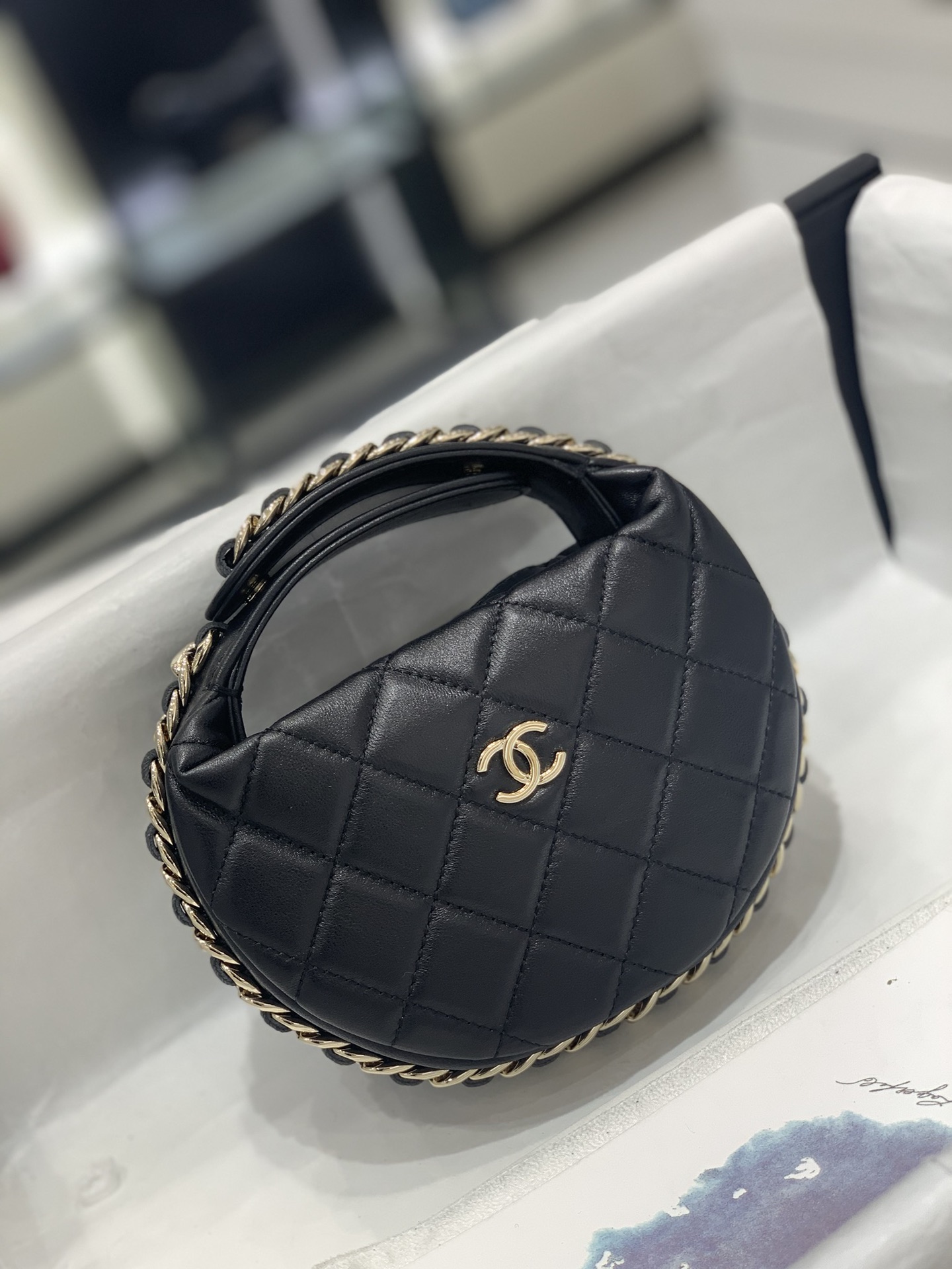 Chanel 23C手拿包呼啦圈【现货】 半月包造型 中古呼啦圈 16*16*5.5cm