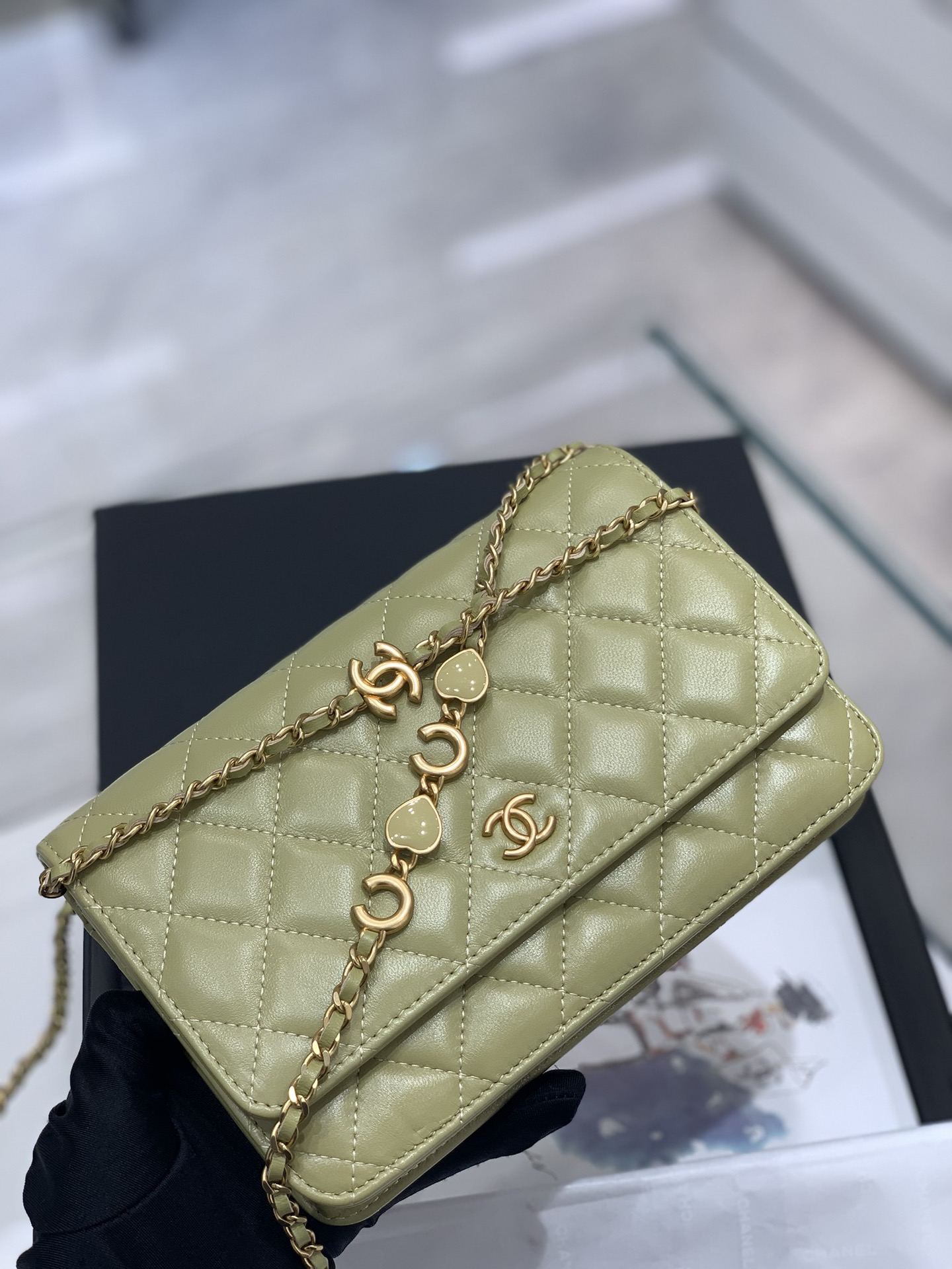 Chanel 22k秋冬系列️爱心珐琅链条woc发财包 小羊皮 复古五金 肩带总长125cm 19-2.5-12cm