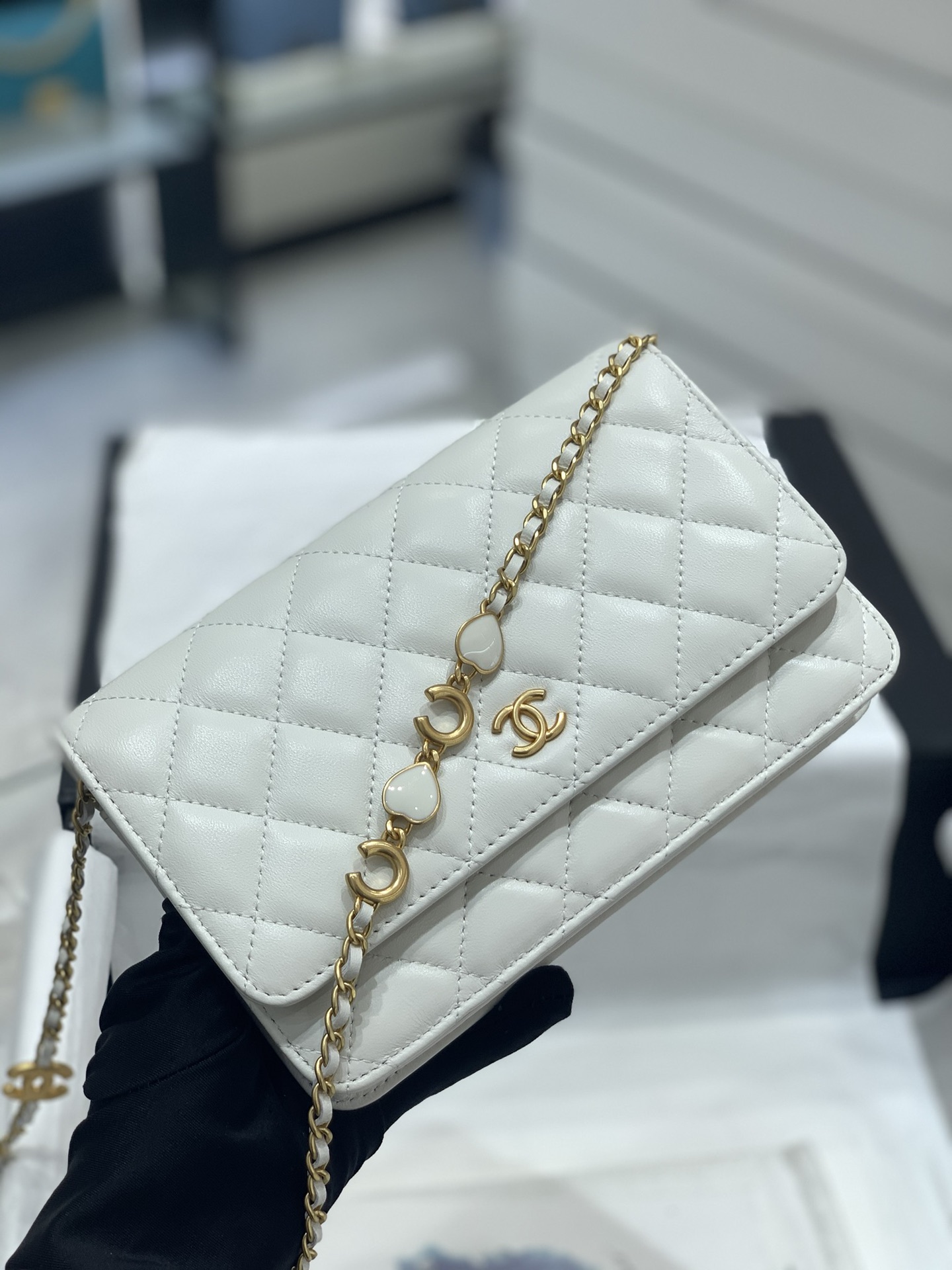 Chanel 22k秋冬系列️爱心珐琅链条woc发财包 小羊皮 复古五金 肩带总长125cm 19-2.5-12cm