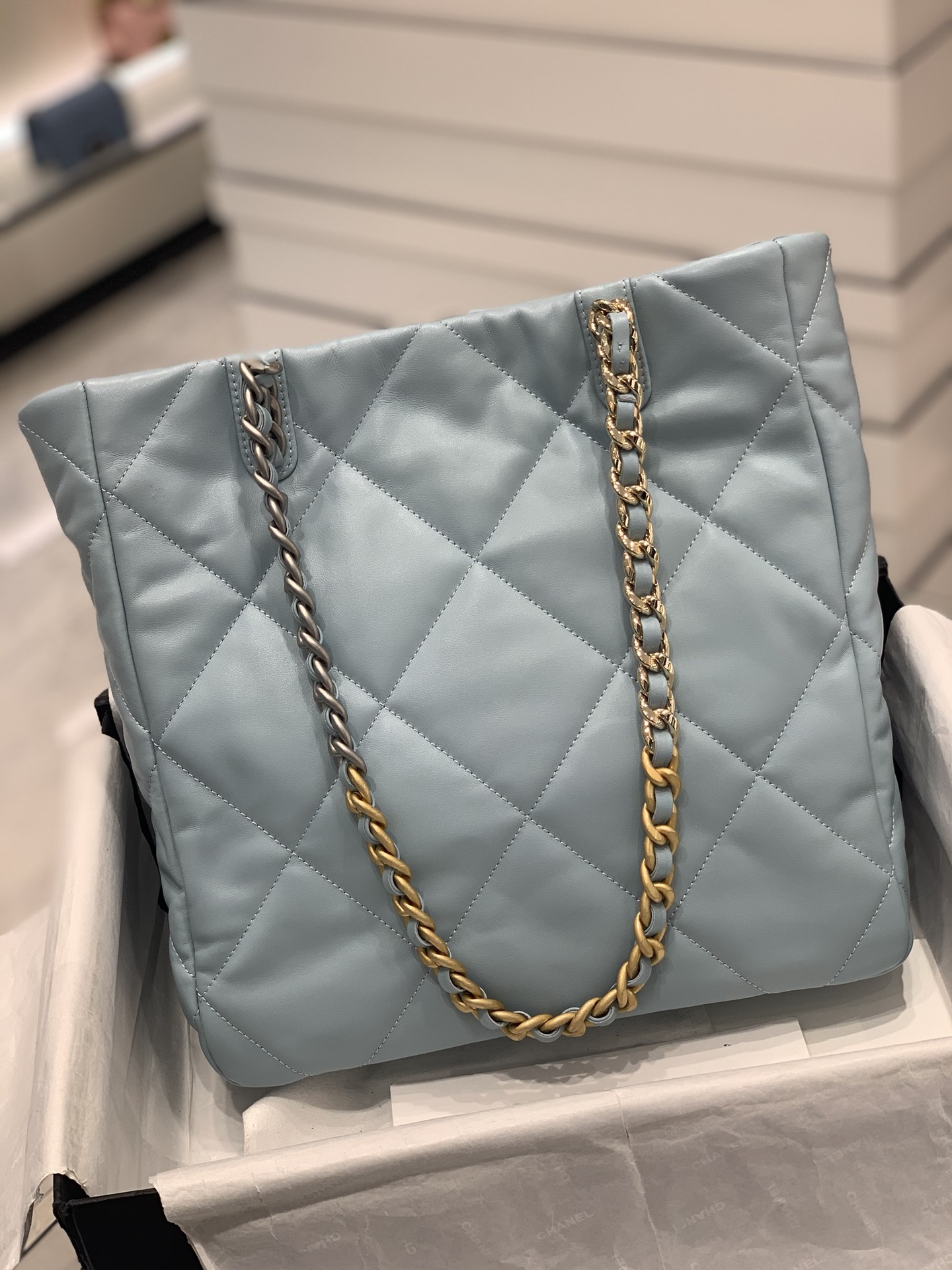 Chanel 22b系列19bag tote购物包 容量惊人 小羊皮 手感超好 30*37*10cm