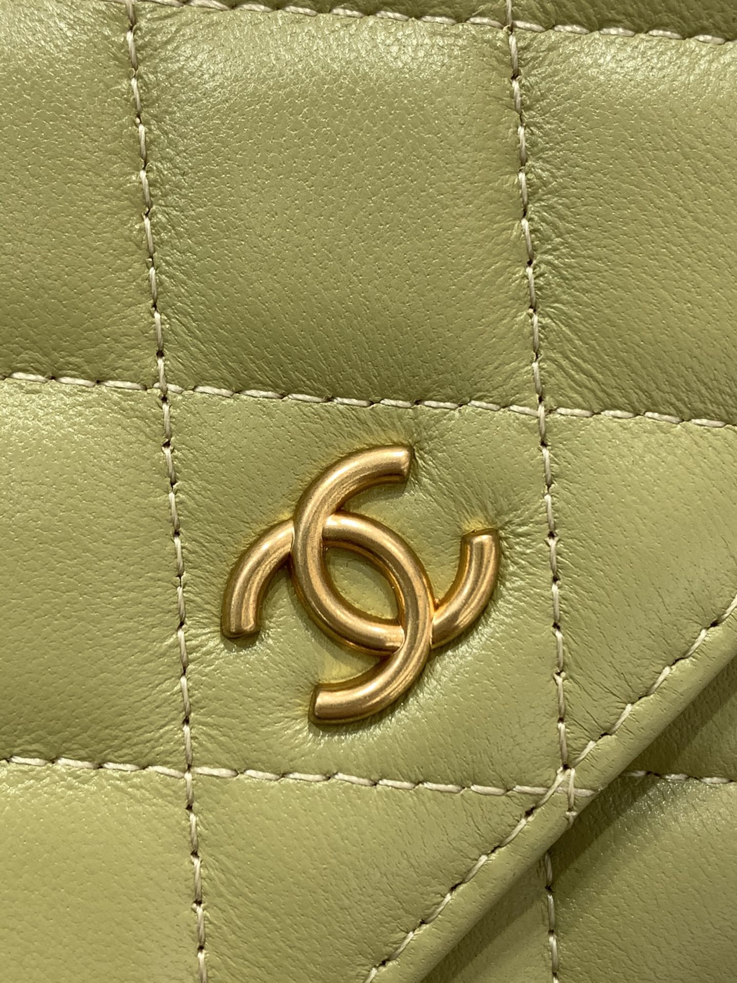 Chanel 22k秋冬系列️爱心珐琅链条woc发财包 小羊皮 复古五金 肩带总长125cm 19-2.5-12cm