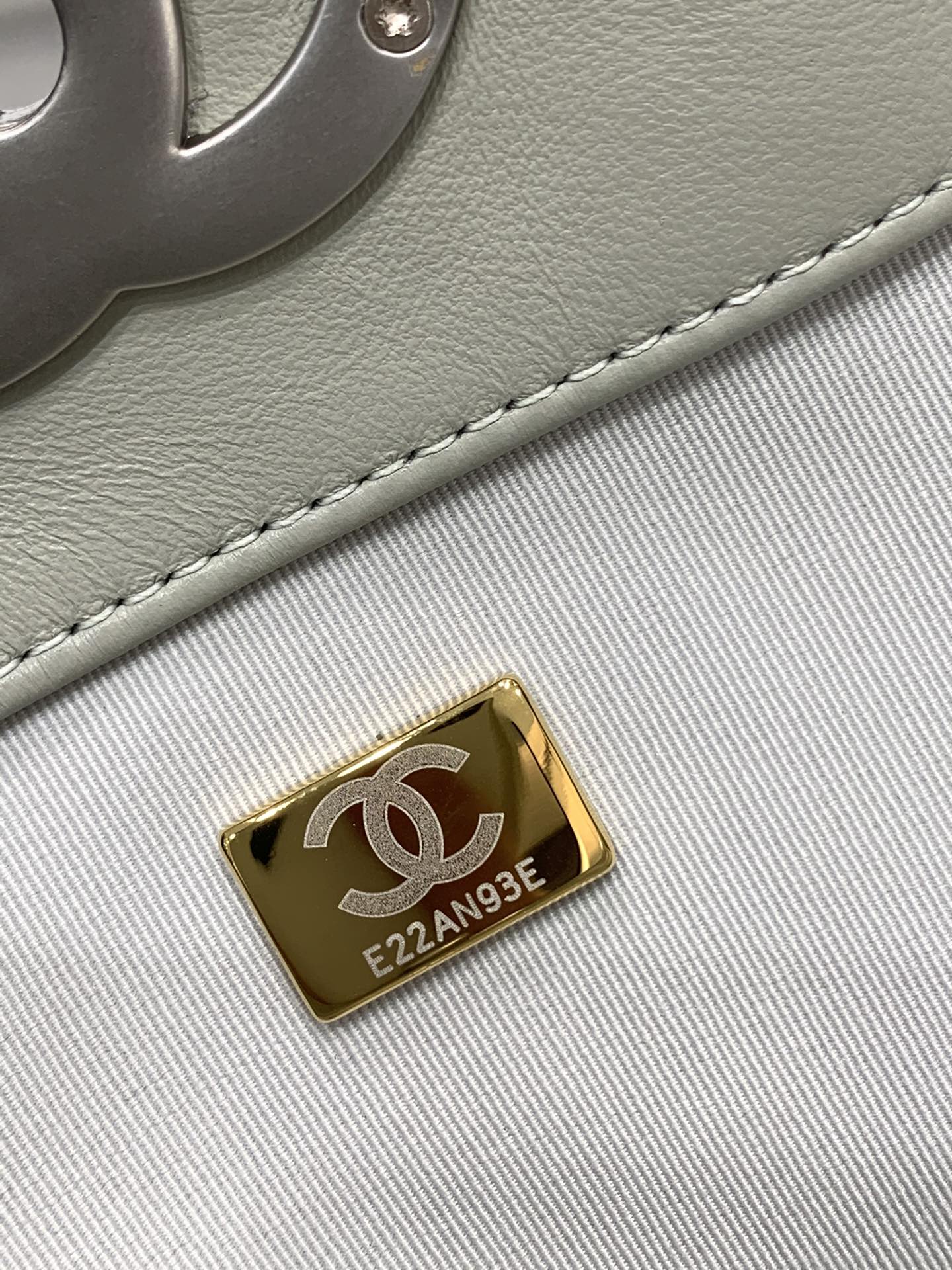 Chanel 22b系列19bag tote购物包 经典19元素 容量惊人 小羊皮 手感超好 30*37*10cm