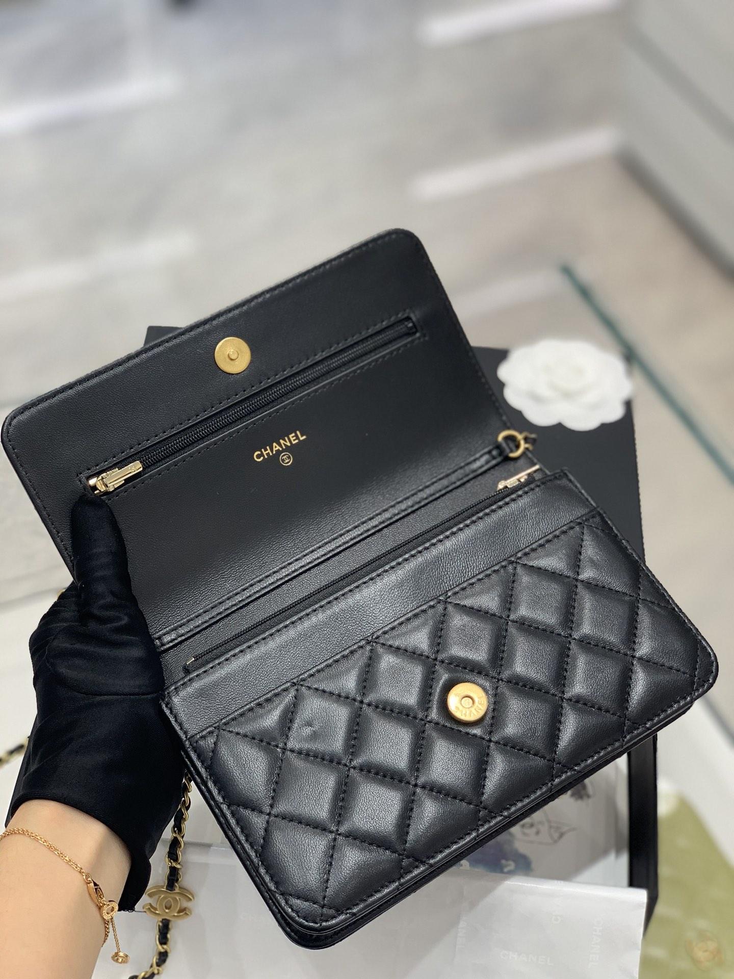 Chanel 22k秋冬系列️爱心珐琅链条woc发财包 小羊皮 复古五金 肩带总长125cm 19-2.5-12cm