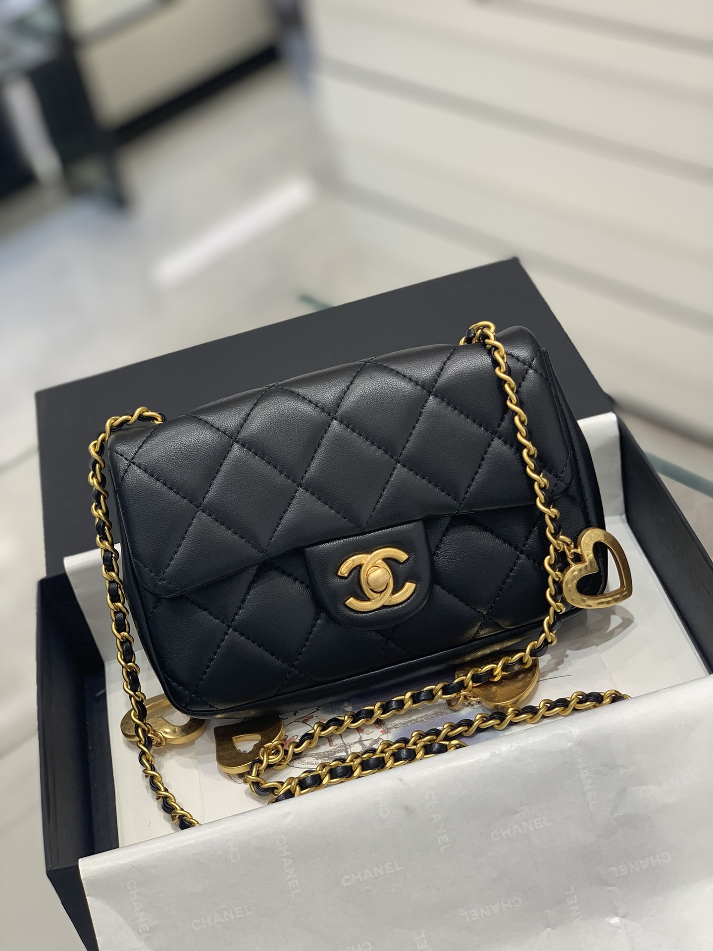 Chanel 上新啦 唯一的限量版 爱心链条mini cf cf经典版型加上爱心吊坠 18cm