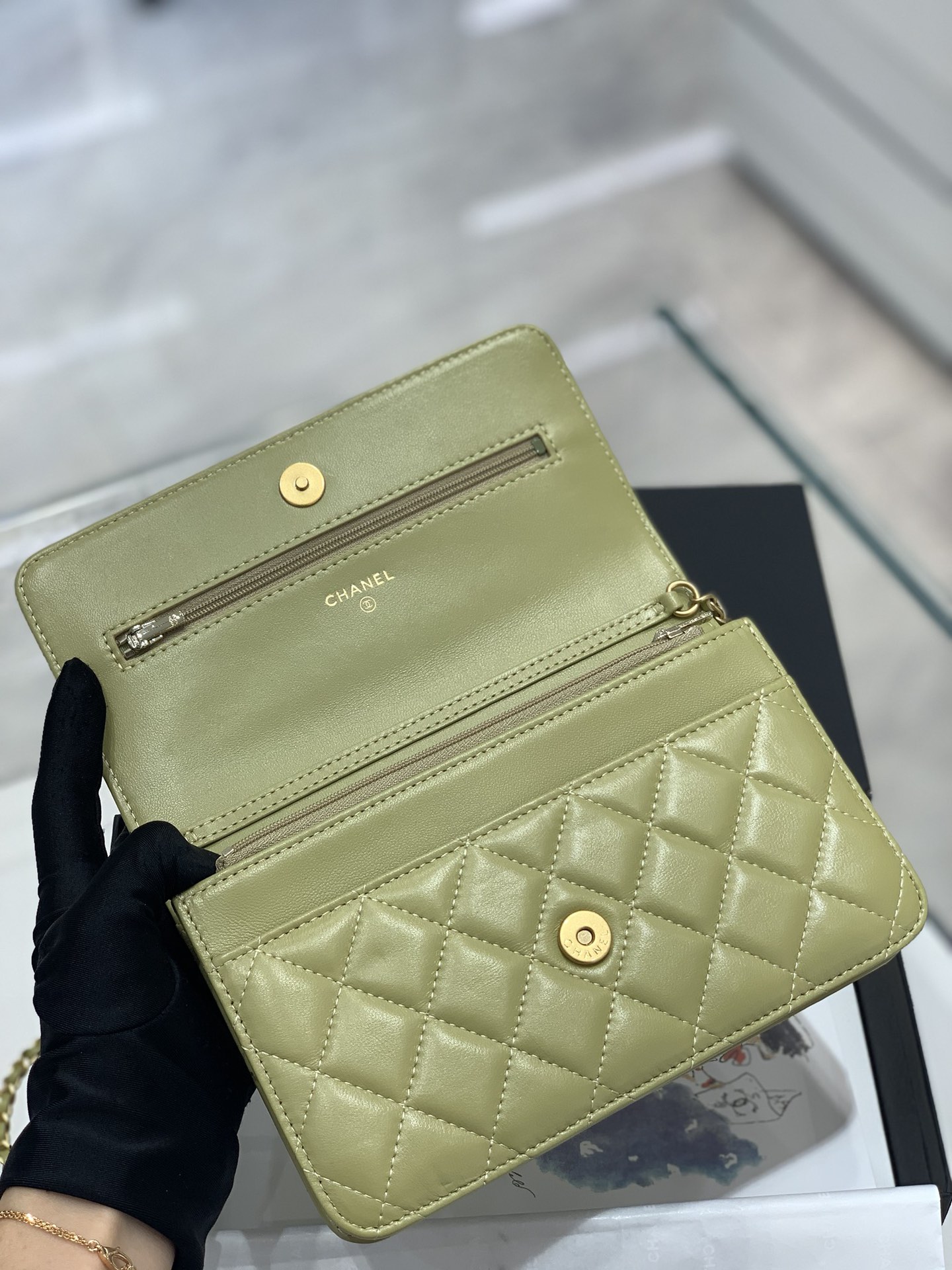 Chanel 22k秋冬系列️爱心珐琅链条woc发财包 小羊皮 复古五金 肩带总长125cm 19-2.5-12cm