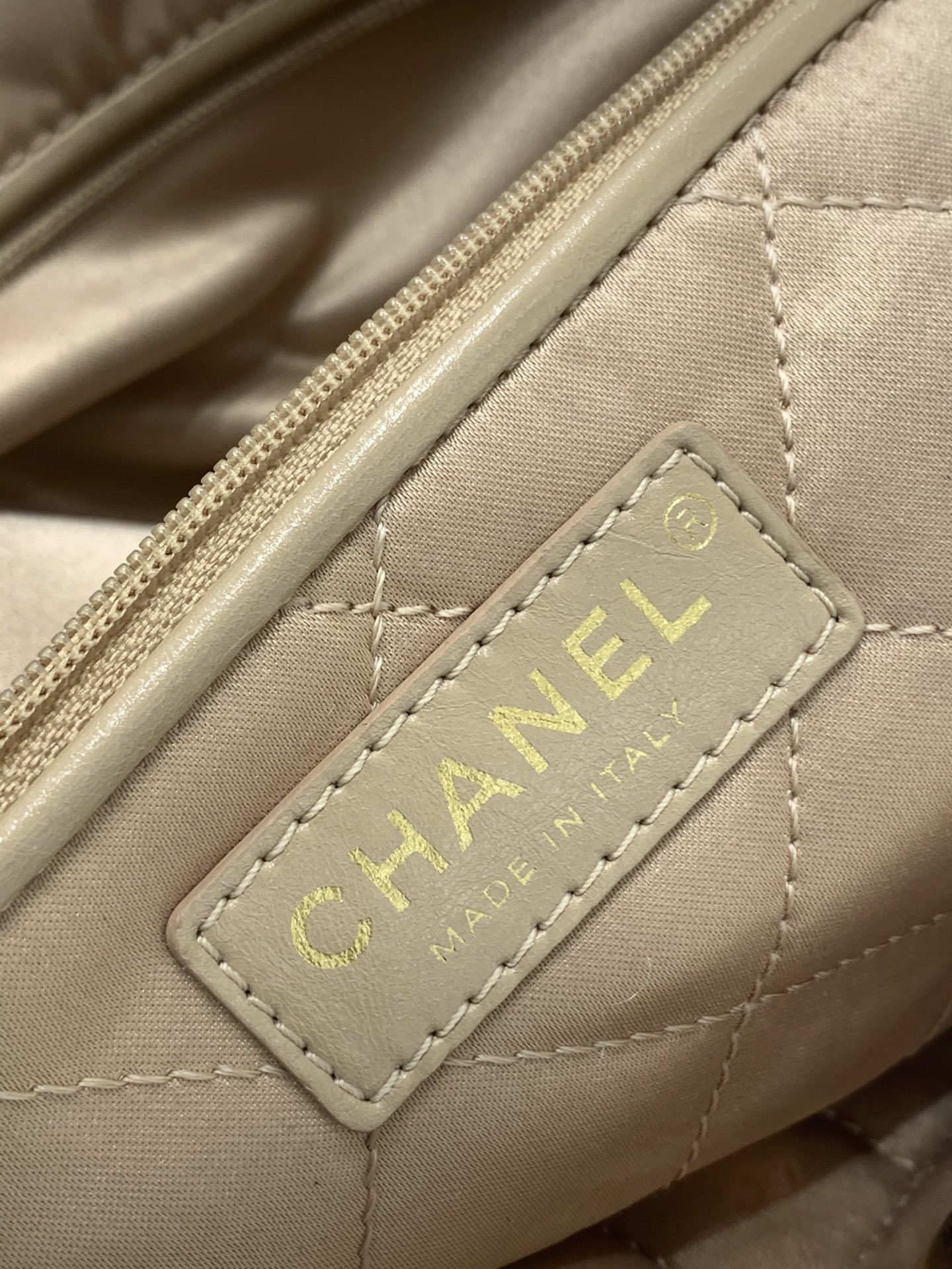 CHANEL 22S 22手袋 容量超大超实用“垃圾袋” 小号35x37x7cm 中号39×42×8cm