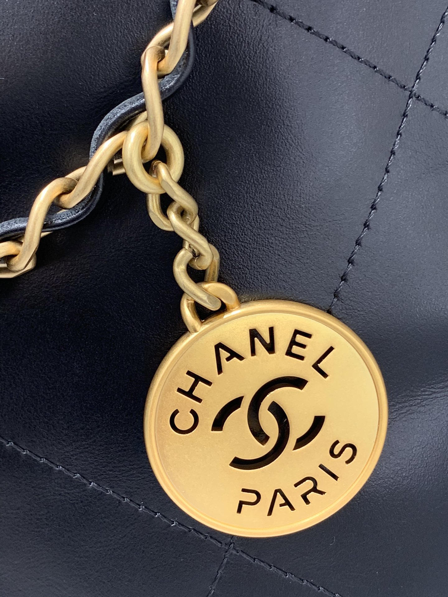 CHANEL 22S 22手袋 容量超大超实用“垃圾袋” 小号35x37x7cm 中号39×42×8cm