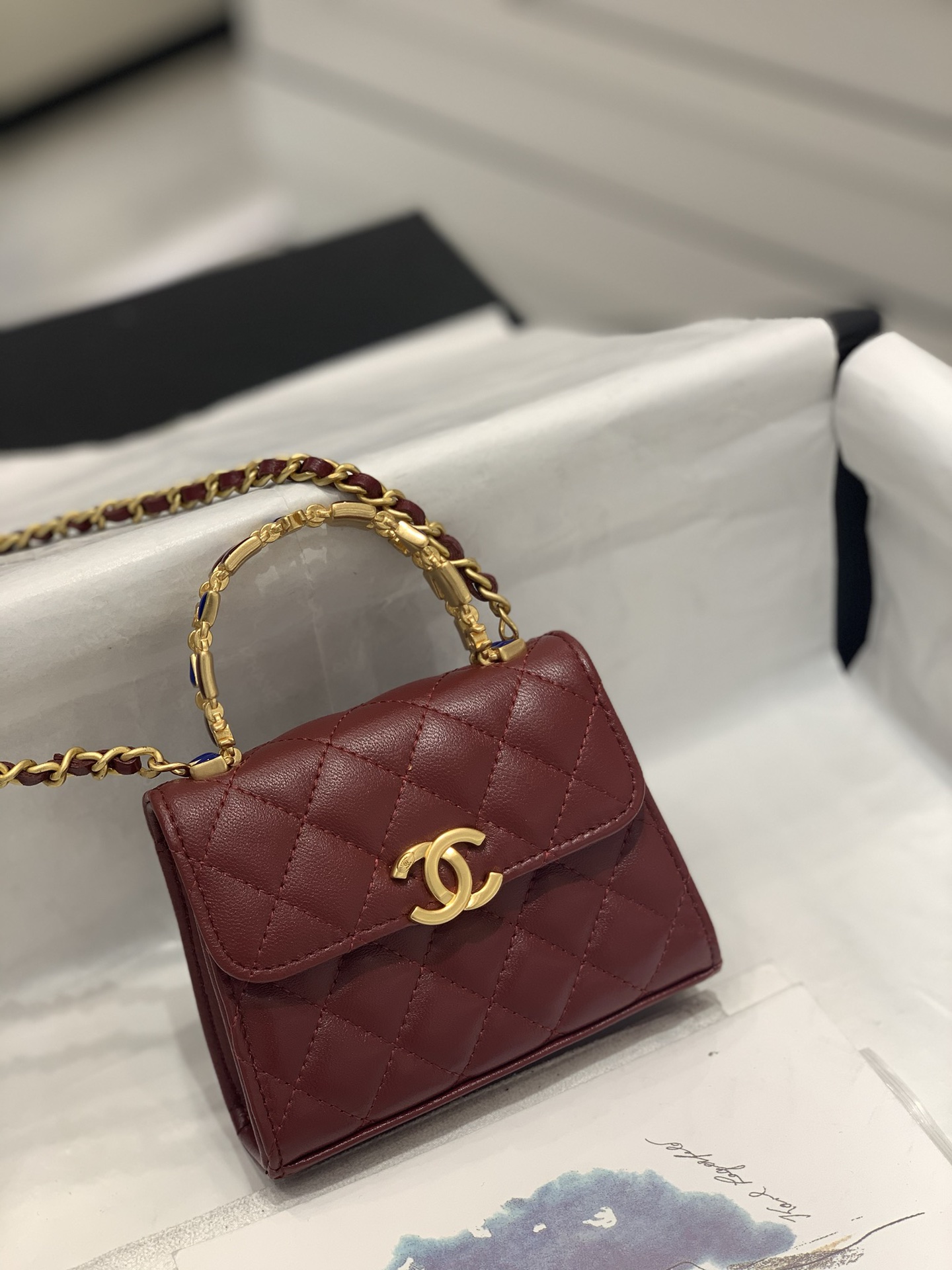 CHANEL 22S字母珐琅扣手柄mini小方包 红色鱼子酱牛皮金扣 13cm