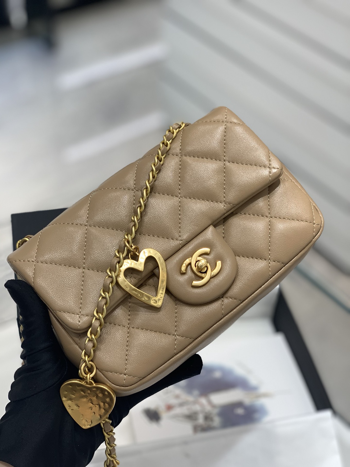 Chanel 上新啦 唯一的限量版 爱心链条mini cf cf经典版型加上爱心吊坠 18cm