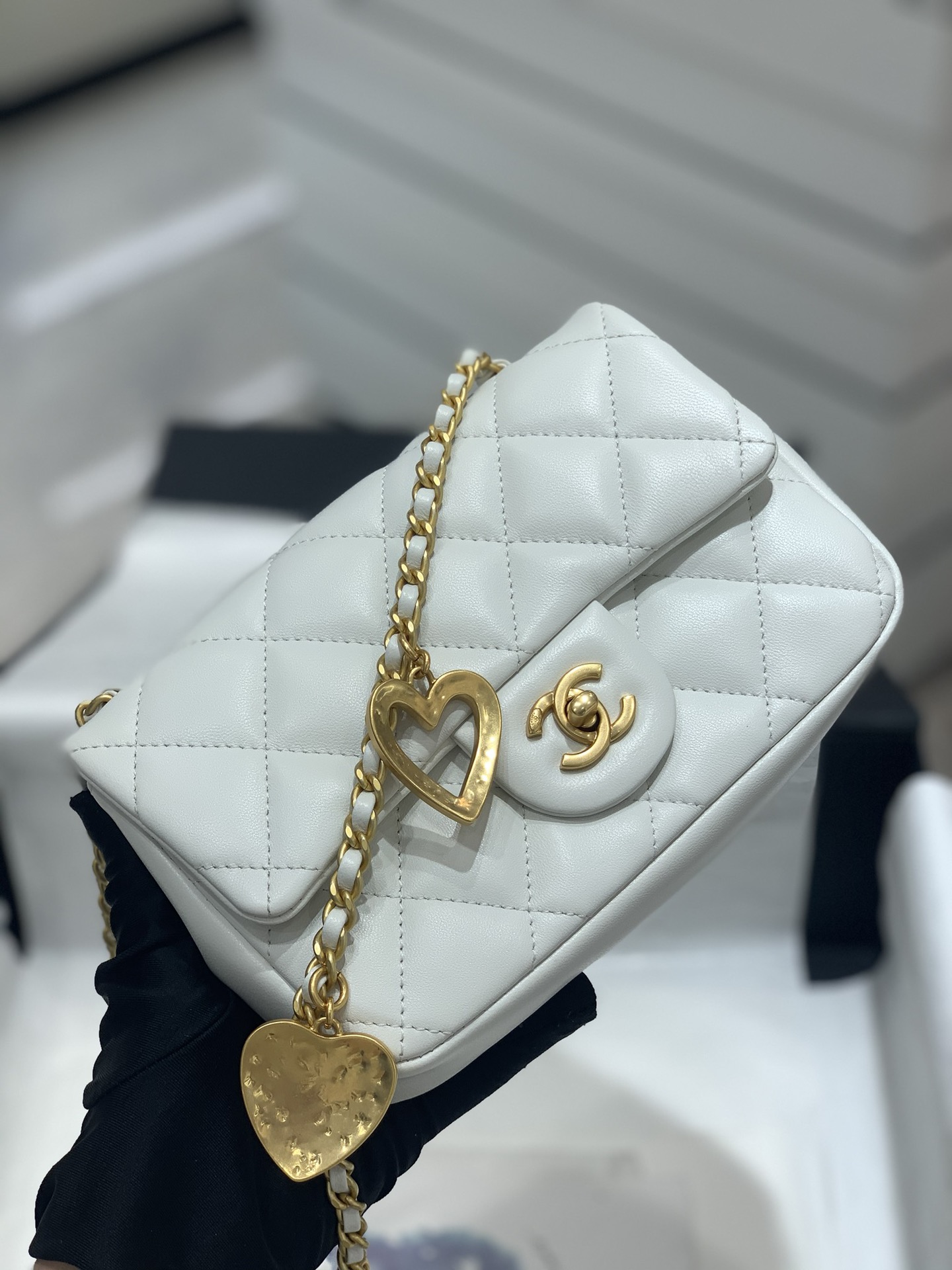 Chanel 上新啦 唯一的限量版 爱心链条mini cf cf经典版型加上爱心吊坠 18cm