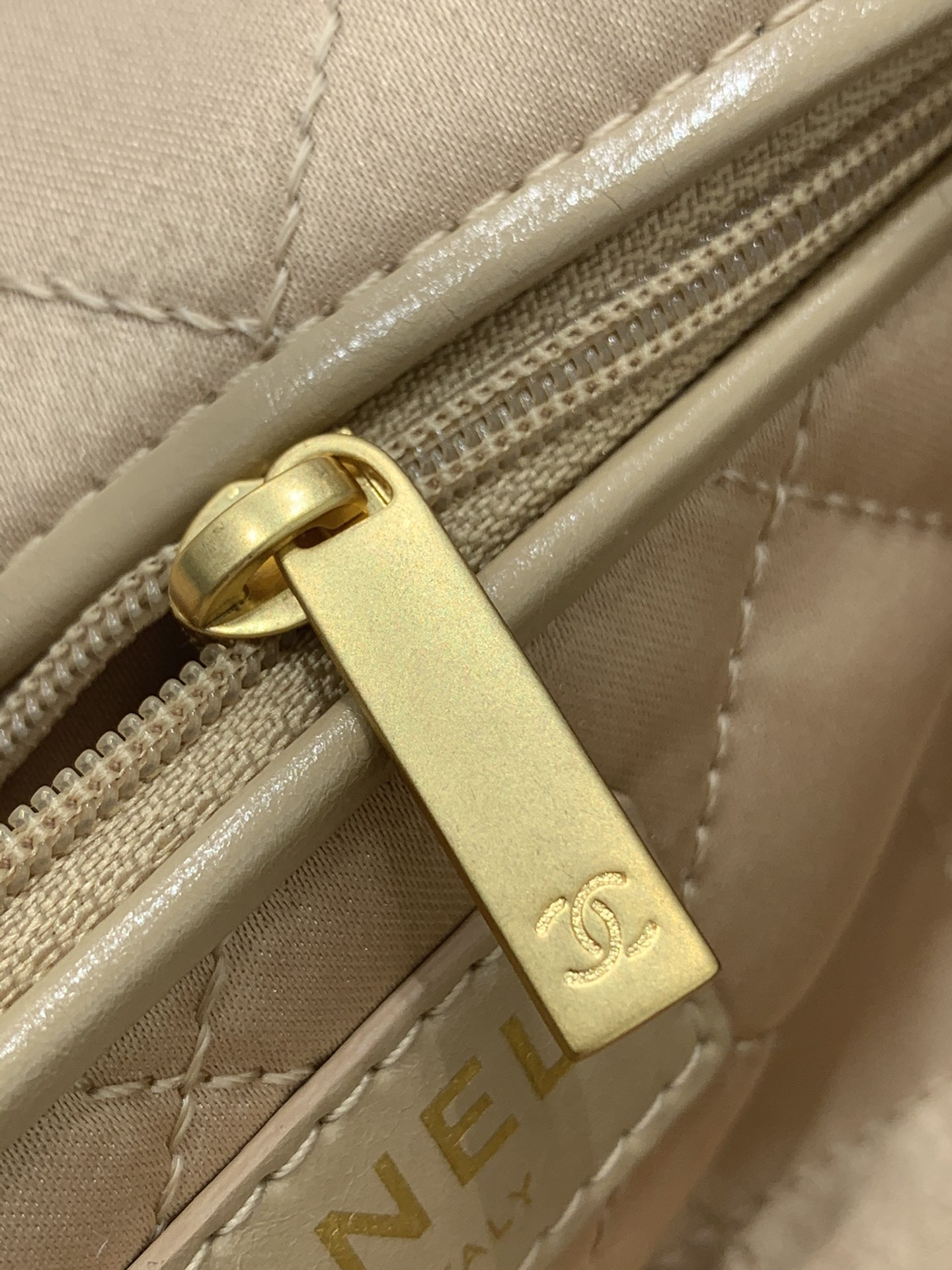 CHANEL 22S 22手袋 容量超大超实用“垃圾袋” 小号35x37x7cm 中号39×42×8cm