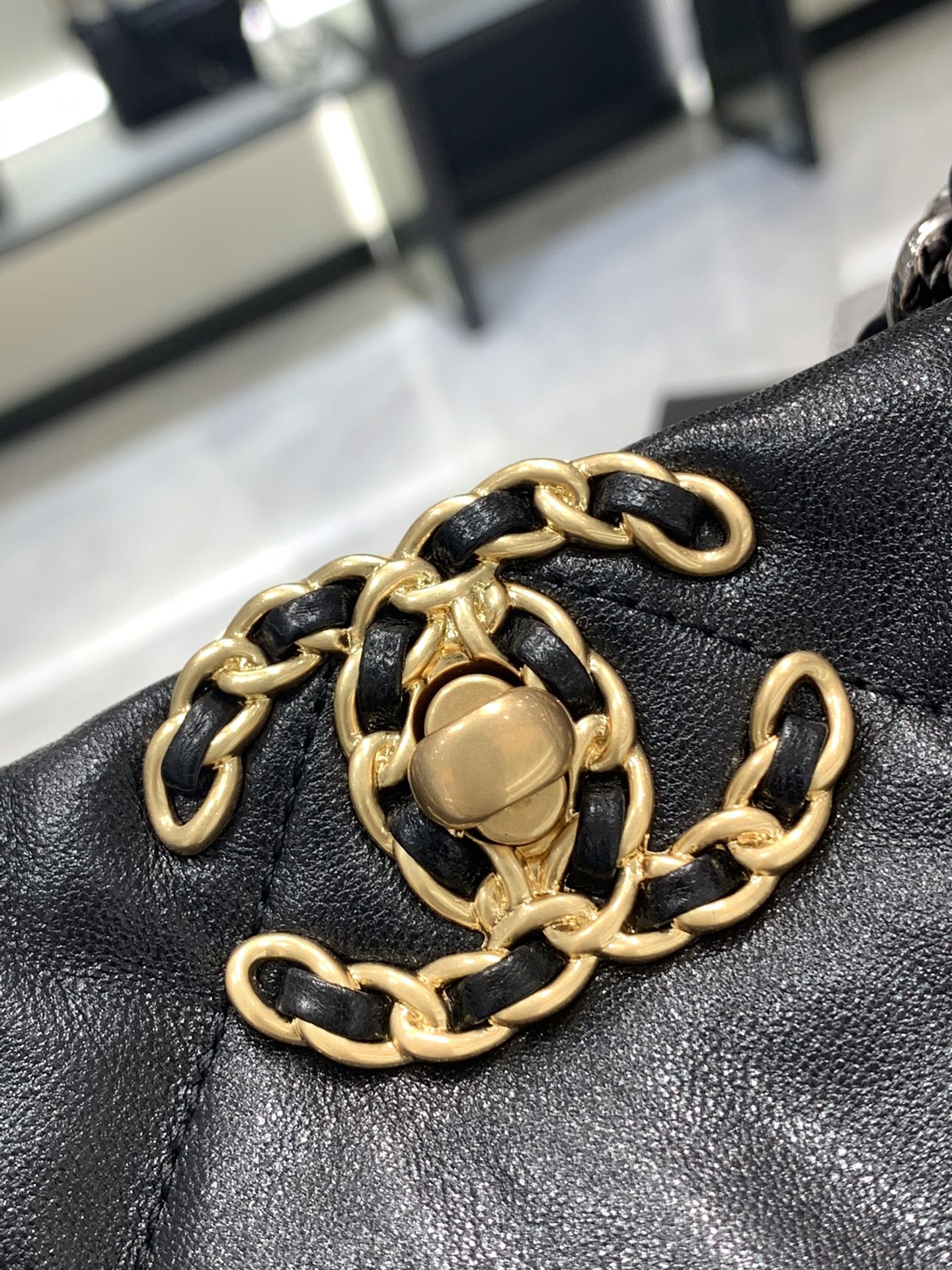 Chanel 22b系列19bag tote购物包 经典19元素 柔软小羊皮 手感超好 30*37*10cm