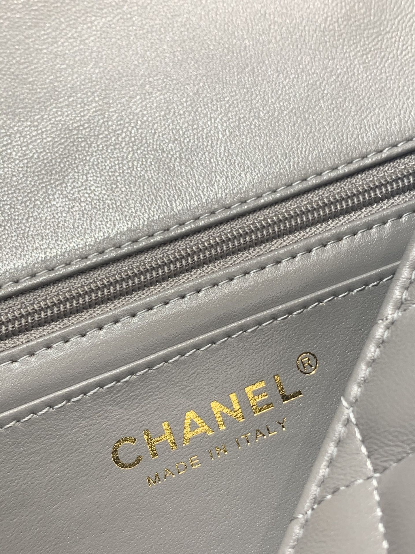 Chanel香奈儿官网同步 芯片版 mini handle 可以放手机 日常超百搭 20×7×14cm