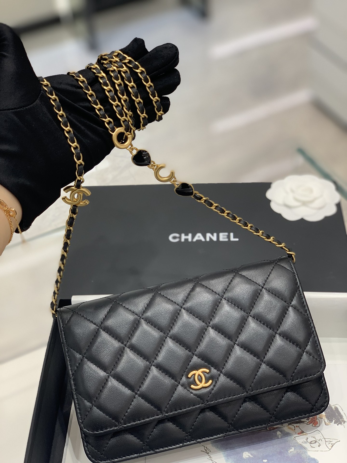 Chanel 22k秋冬系列️爱心珐琅链条woc发财包 小羊皮 复古五金 肩带总长125cm 19-2.5-12cm