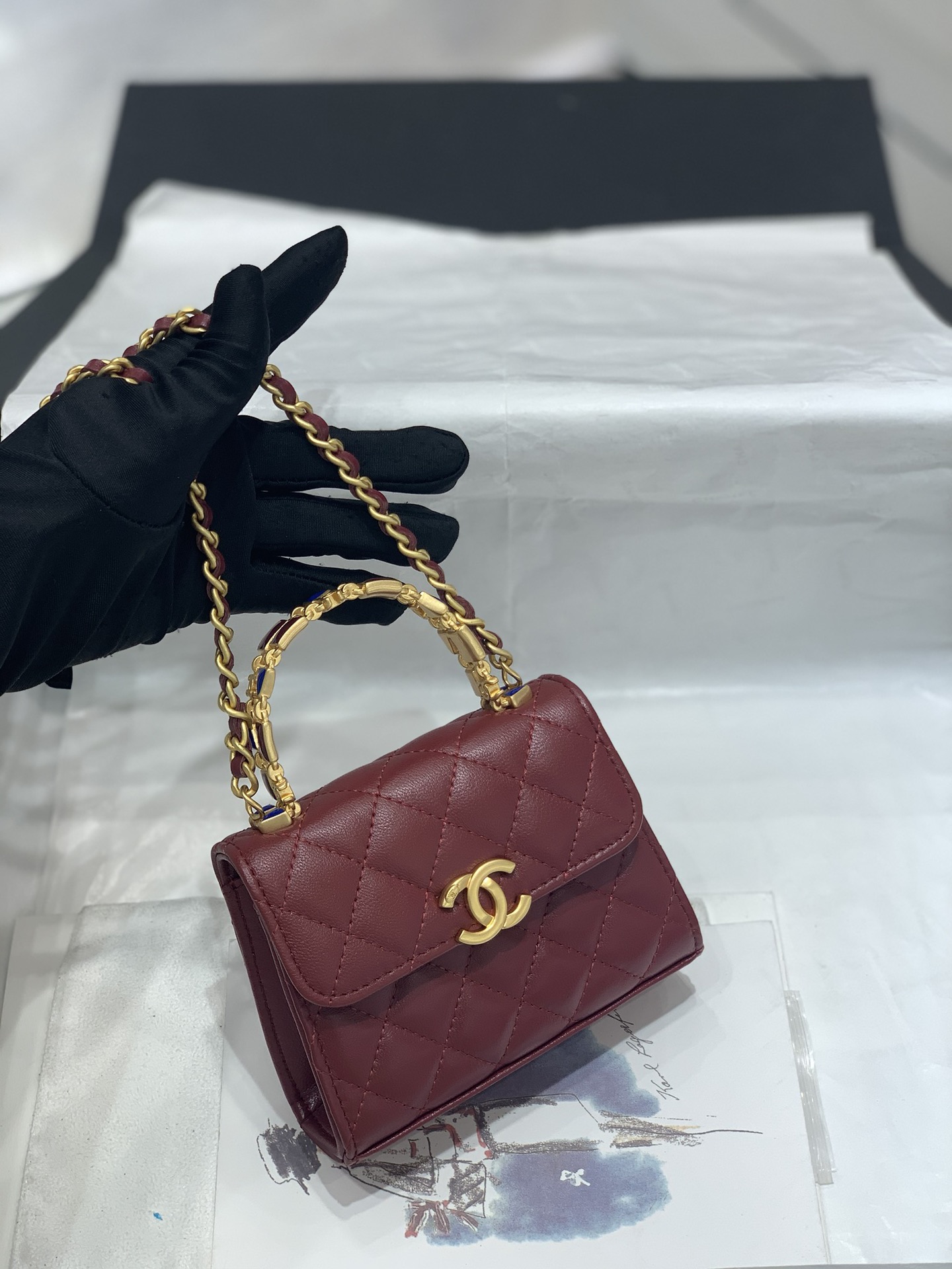 CHANEL 22S字母珐琅扣手柄mini小方包 红色鱼子酱牛皮金扣 13cm