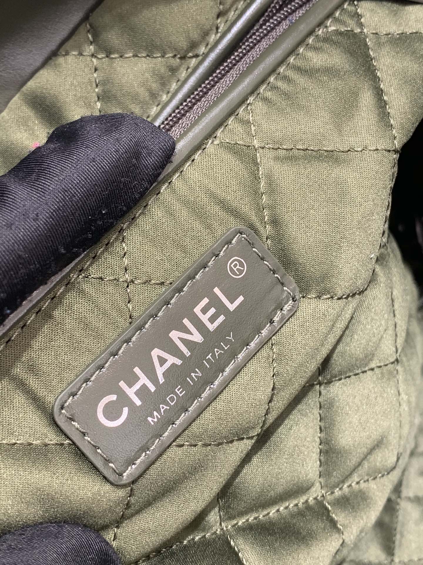 CHANEL 22S 22手袋 容量超大超实用“垃圾袋” 小号35x37x7cm 中号39×42×8cm