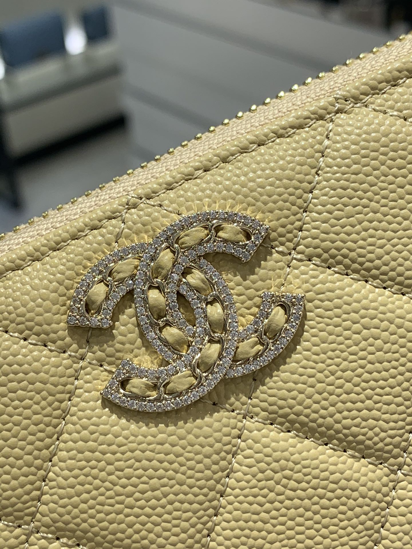 CHANEL 2022s新款拉链钱包 鱼子酱牛皮搭配满钻双c扣 闪亮亮blingbling 内里8个卡位 19cm