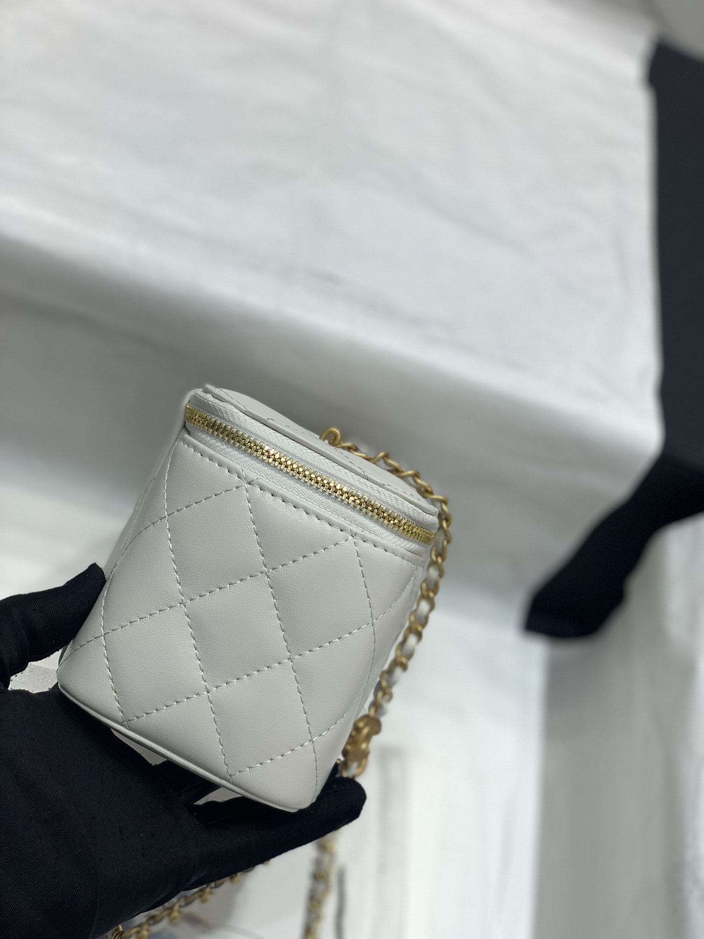 Chanel 22k秋冬系列 ️爱心珐琅链条长盒子包 小羊皮 复古五金 17cm