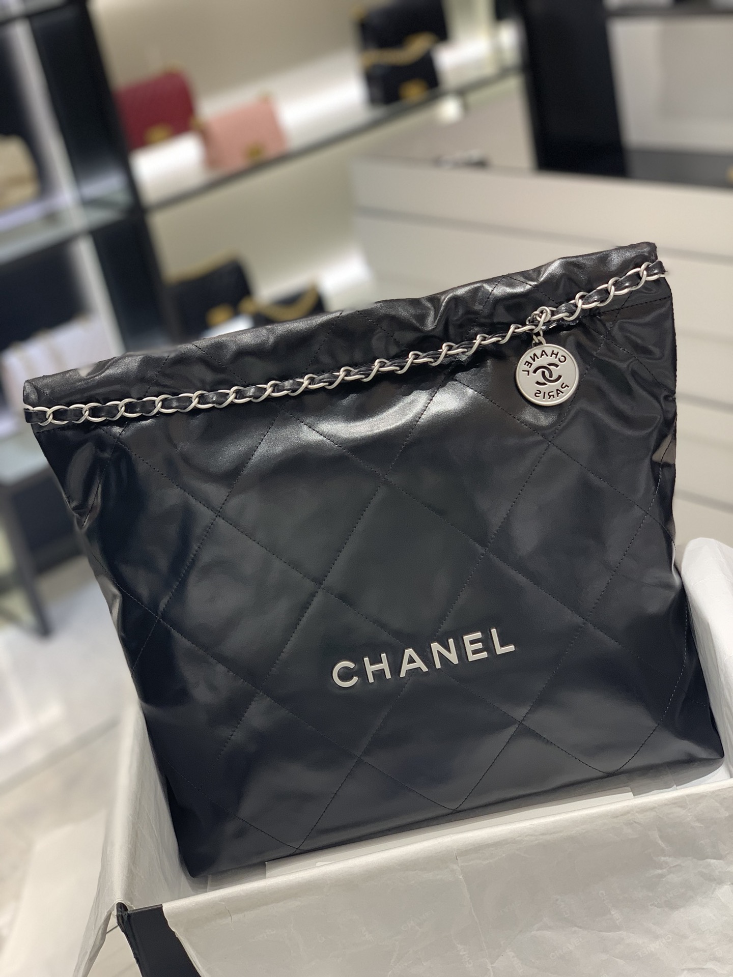A Detailed Review and Breakdown of Chanel N22 