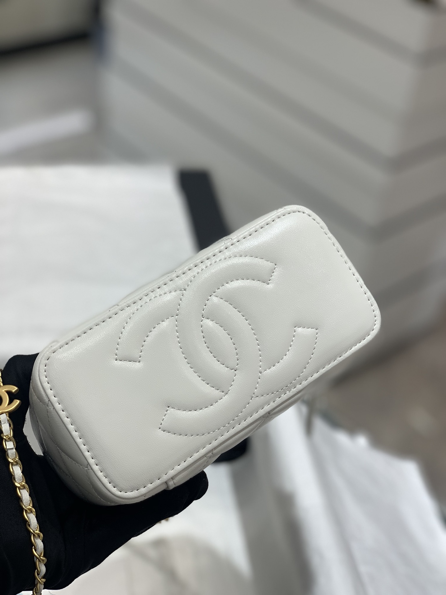 Chanel 22k秋冬系列 ️爱心珐琅链条长盒子包 小羊皮 复古五金 17cm